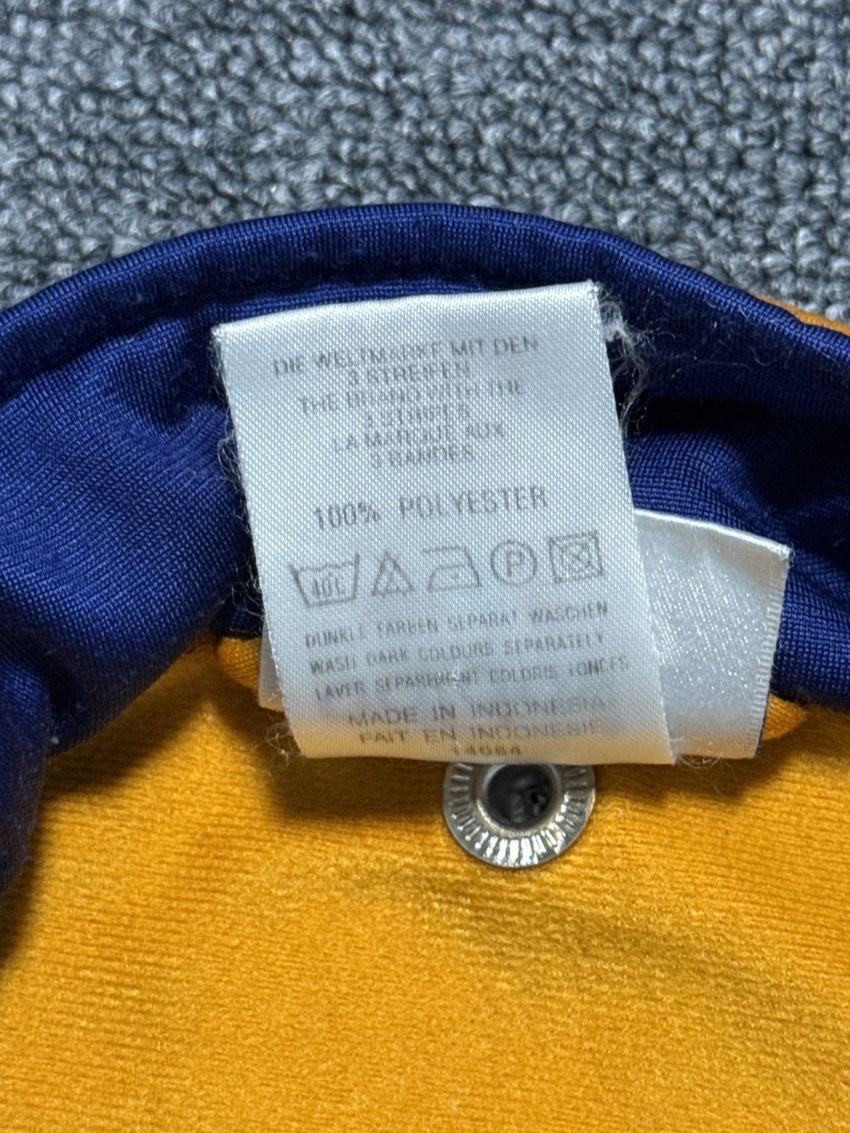 Adidas Vintage Adidas Men's L Short Sleeve Track Jacket Full Zip Size US L / EU 52-54 / 3 - 7 Thumbnail