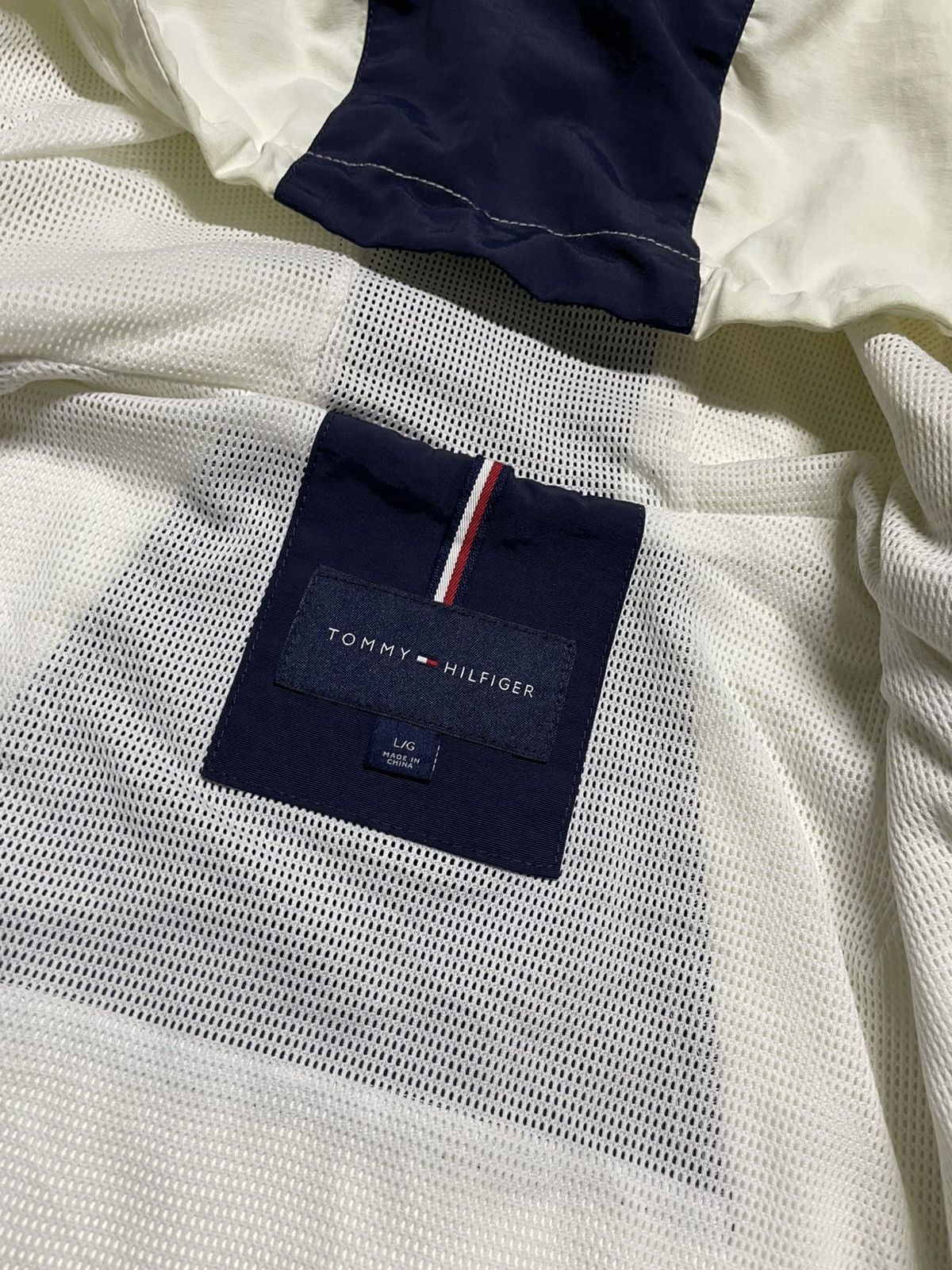 Tommy Hilfiger × Vintage Tommy Hilfiger combine bigflag white sportwear jacket Size US L / EU 52-54 / 3 - 16 Thumbnail