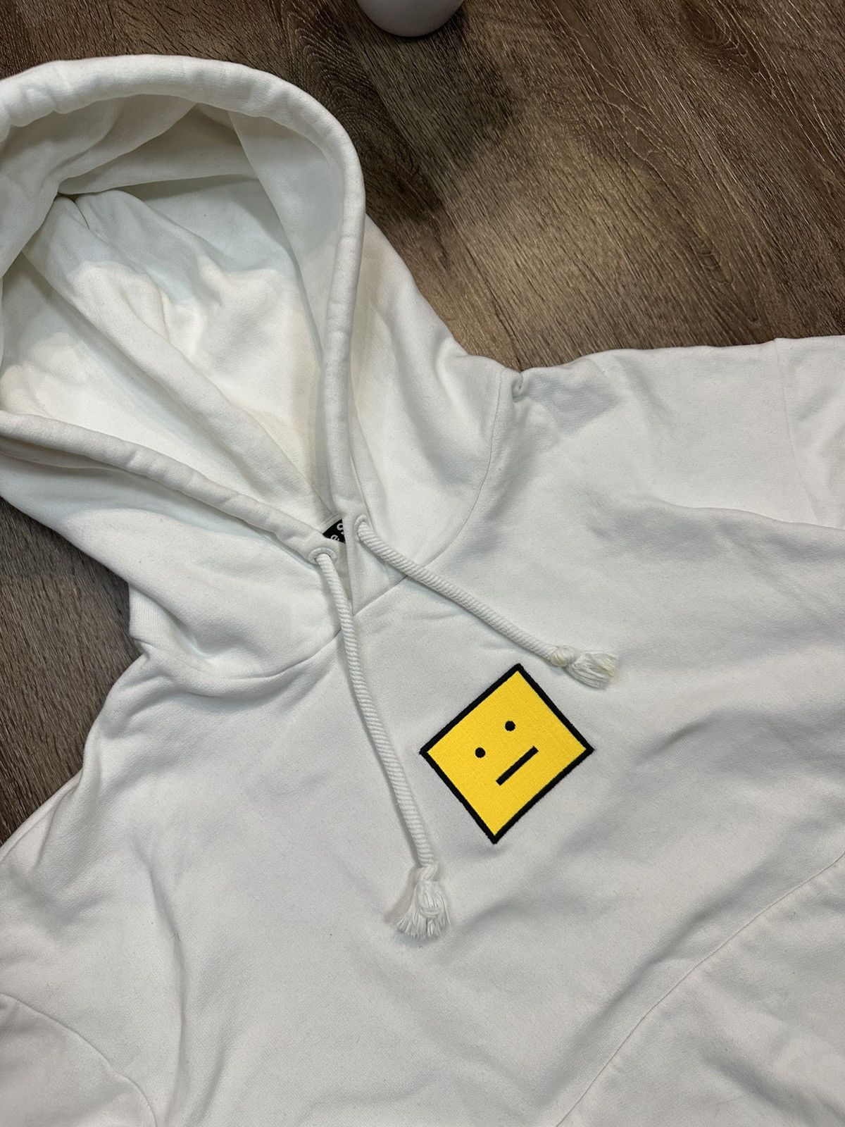 Acne Studios Vintage Acne Studios White Hoodie Center Logo Size US M / EU 48-50 / 2 - 4 Thumbnail