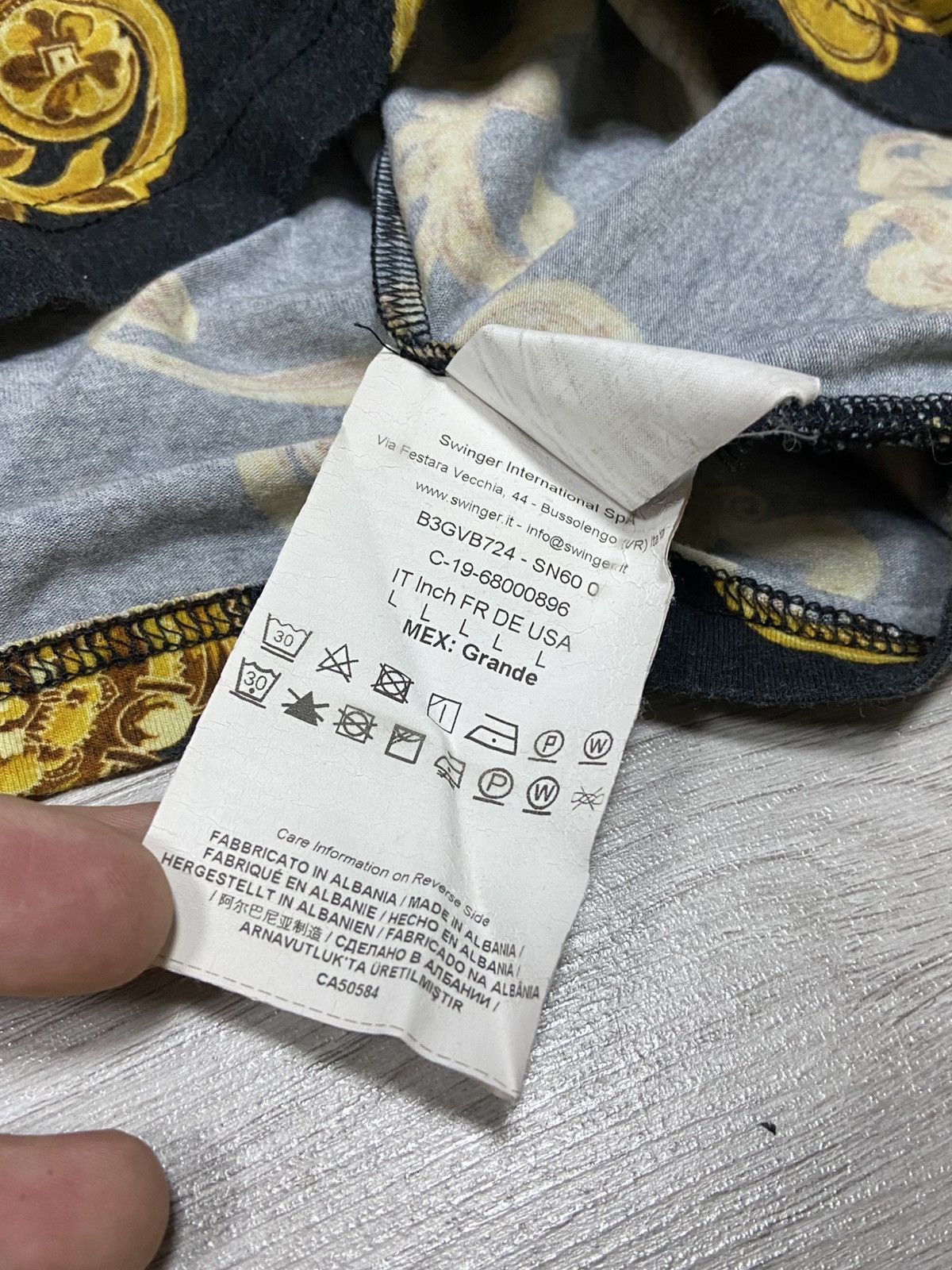 Versace Jeans Couture Versace monogram gold patterns over print t-shirt Size US L / EU 52-54 / 3 - 8 Thumbnail