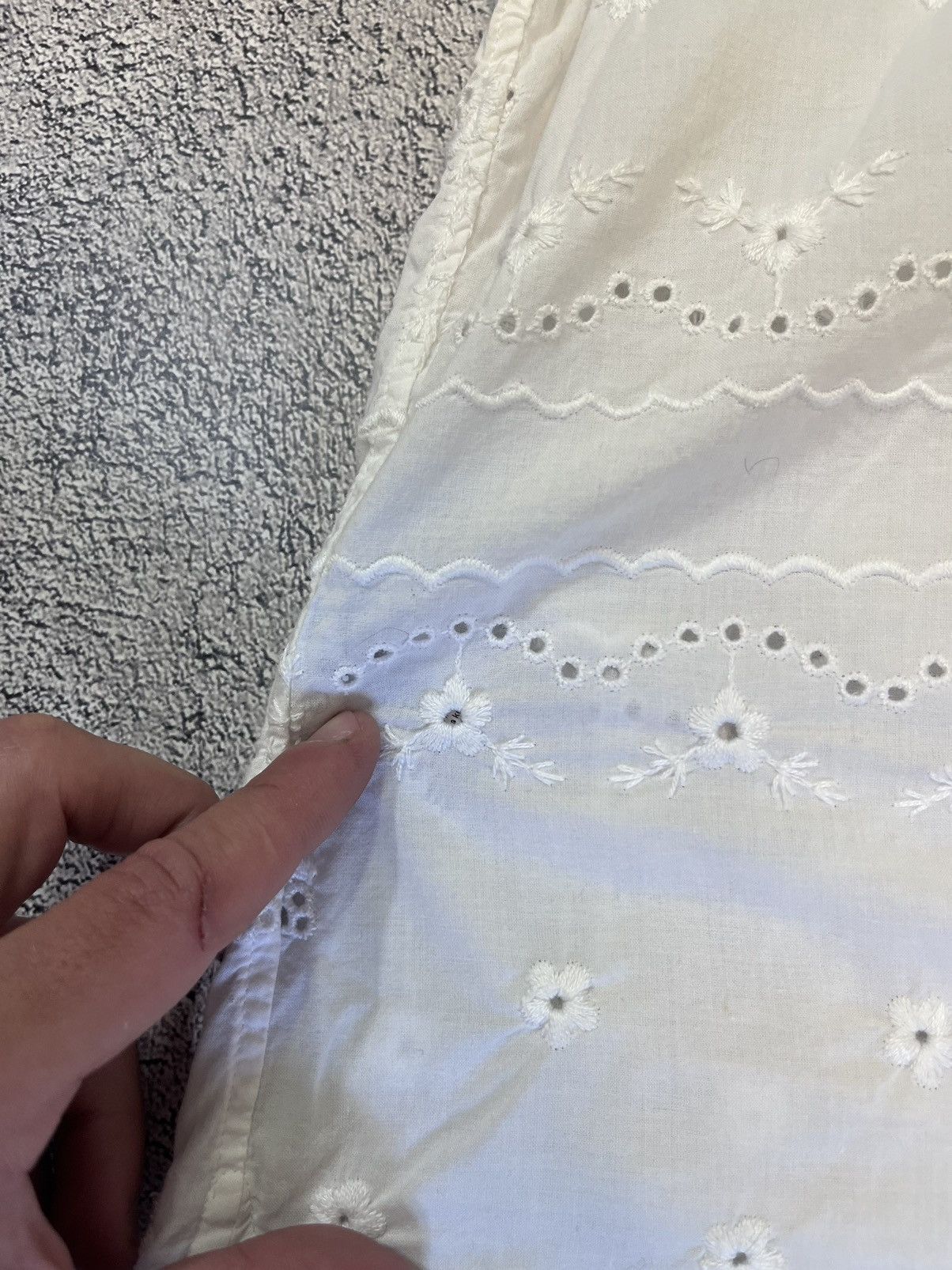 Dolce & Gabbana Dolce & Gabbana White Eyelet Embroidered Blouse Ruffle Front Size M / US 6-8 / IT 42-44 - 23 Thumbnail