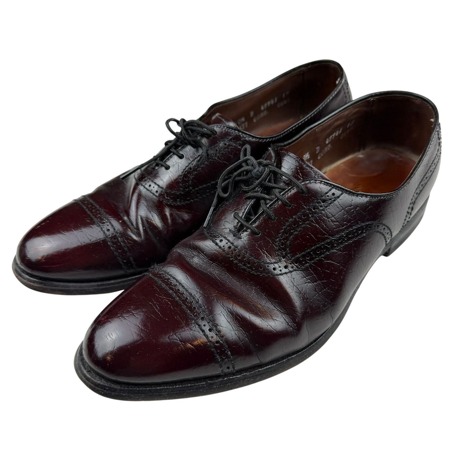 Allen Edmonds Allen Edmonds Winfield Oxford 10.5D Burgundy Dress Shoes Size US 10.5 / EU 43-44 - 1 Thumbnail