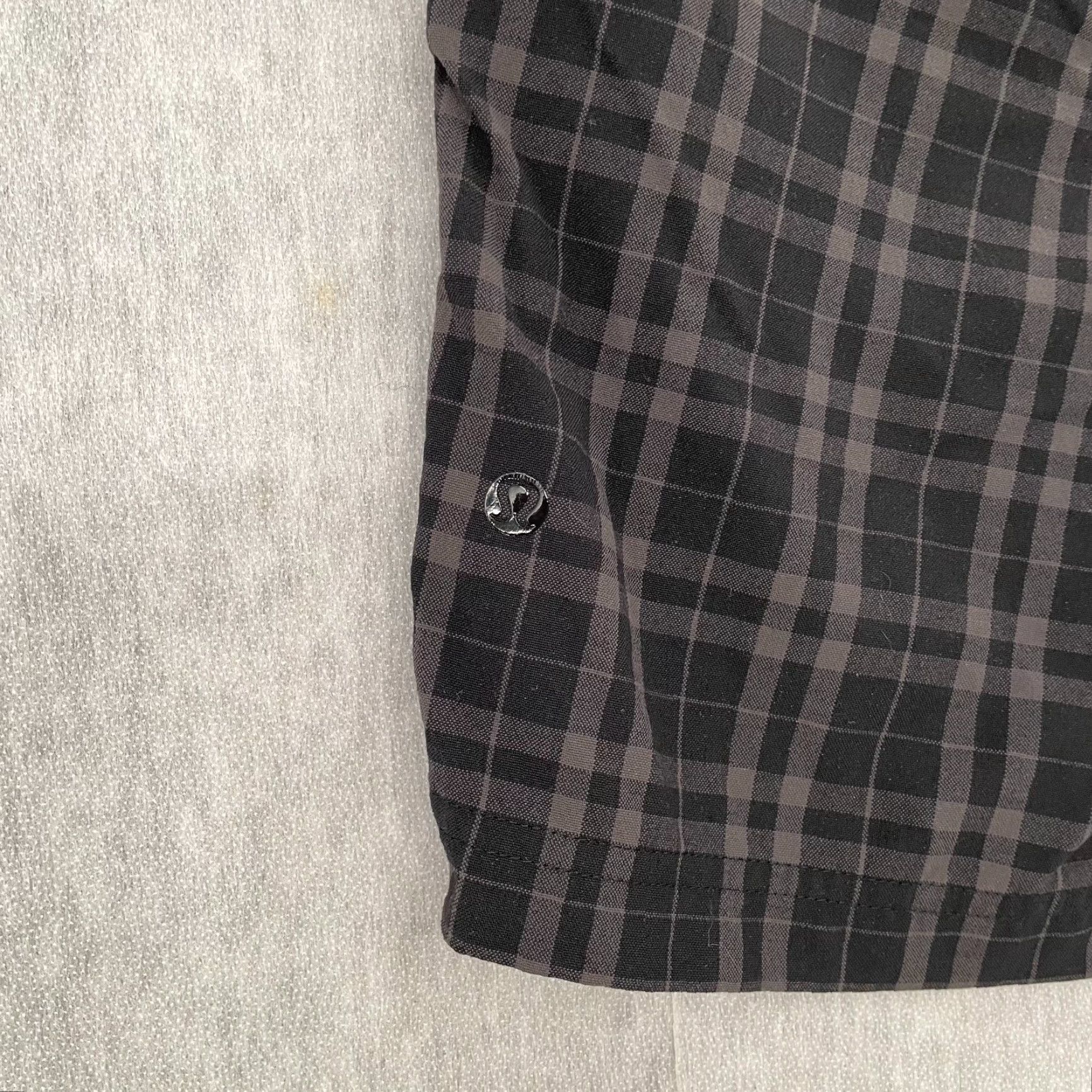 Lululemon Vintage Lululemon Shorts Mens 34 Casual Plaid Nylon Spandex Logo Pockets Size US 34 / EU 50 - 3 Thumbnail