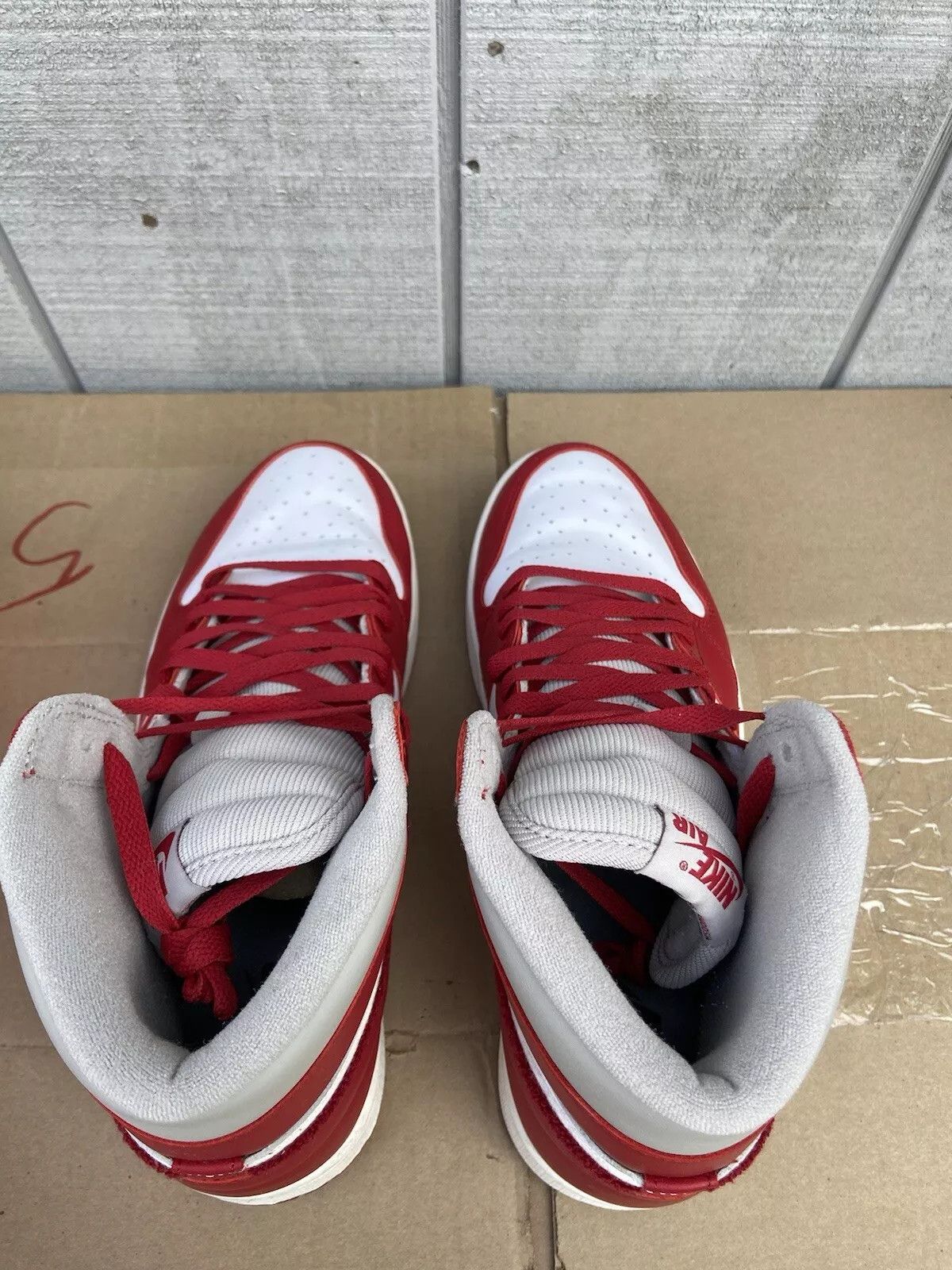 Nike Jordan 1 High Varsity Red Chenille DJ4891-061 Women 12/10.5M Size US 12 / IT 42 - 4 Thumbnail