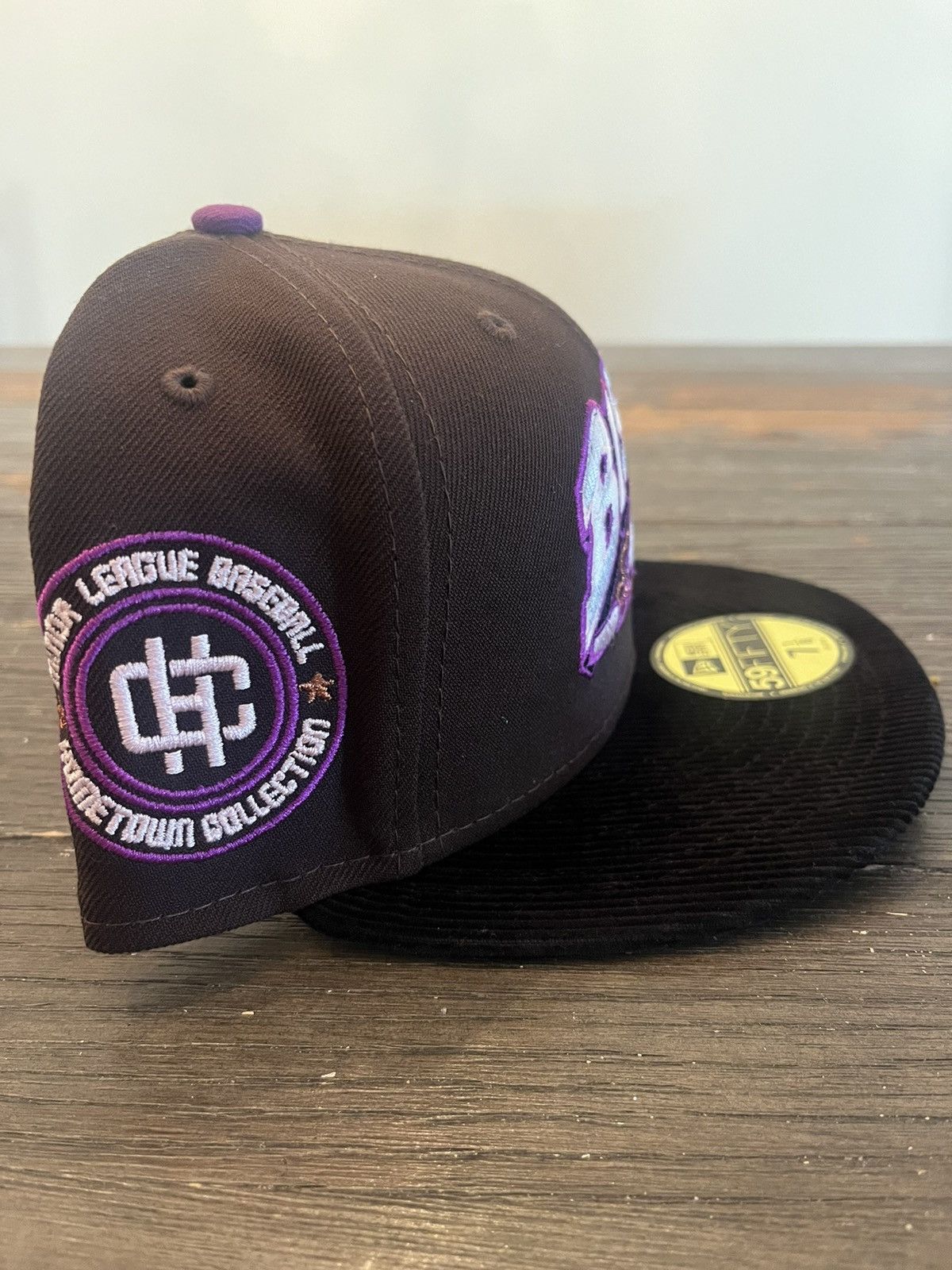 MLB × New Era Exclusive Fitteds Buffalo Bisons Corduroy Size 7 1/8 Size ONE SIZE - 8 Thumbnail