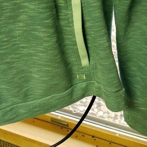 Avalanche Avalanche 1/4 Snap Closure Embroudered Sz S. LS Green Pullov Size S / US 4 / IT 40 - 3 Thumbnail