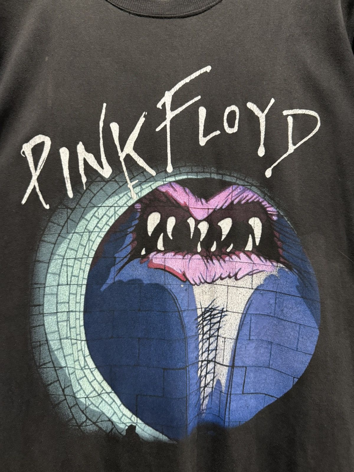 Band Tees Vintage 90s Pink Floyd The Wall Faded Tee Size US L / EU 52-54 / 3 - 3 Thumbnail