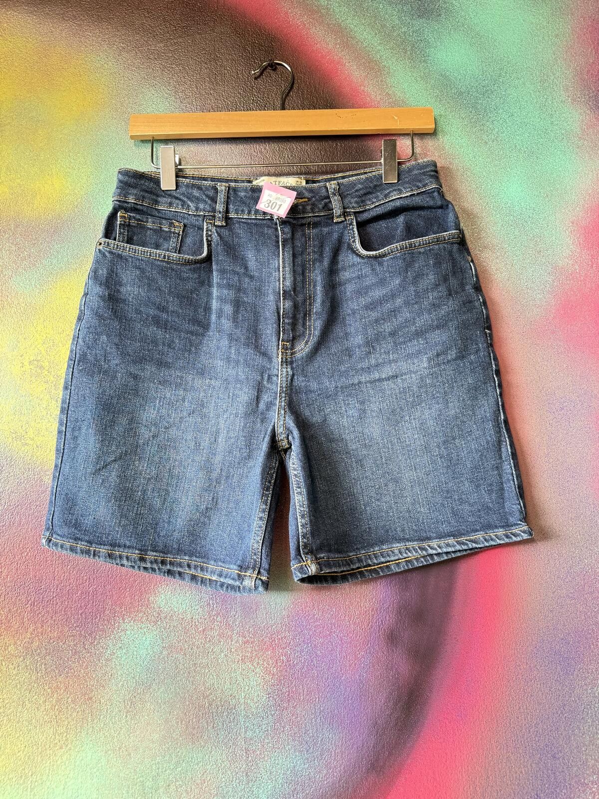 FatFace Fat face high waisted blue denim shorts in size UK 12 Size 30" / US 8 / IT 44 - 2 Thumbnail