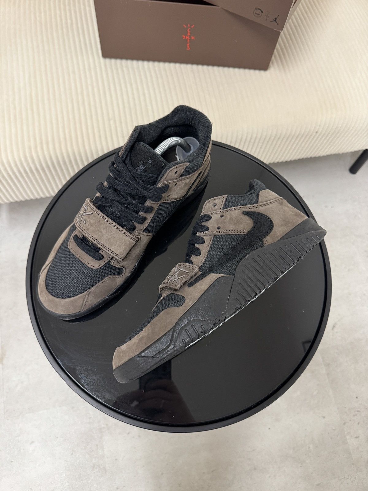 Nike × Travis Scott Nike x Travis Scott jumpman jack dark mocha Size US 9.5 / EU 42-43 - 2 Thumbnail