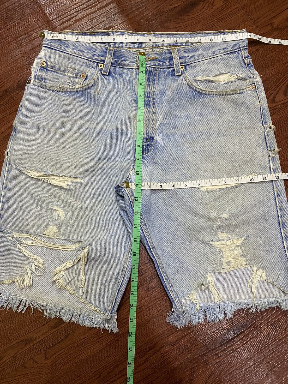 Levi's Vintage Clothing Vintage Levis550 90’s Faded Ripped Short Jeans Size US 34 / EU 50 - 19 Thumbnail