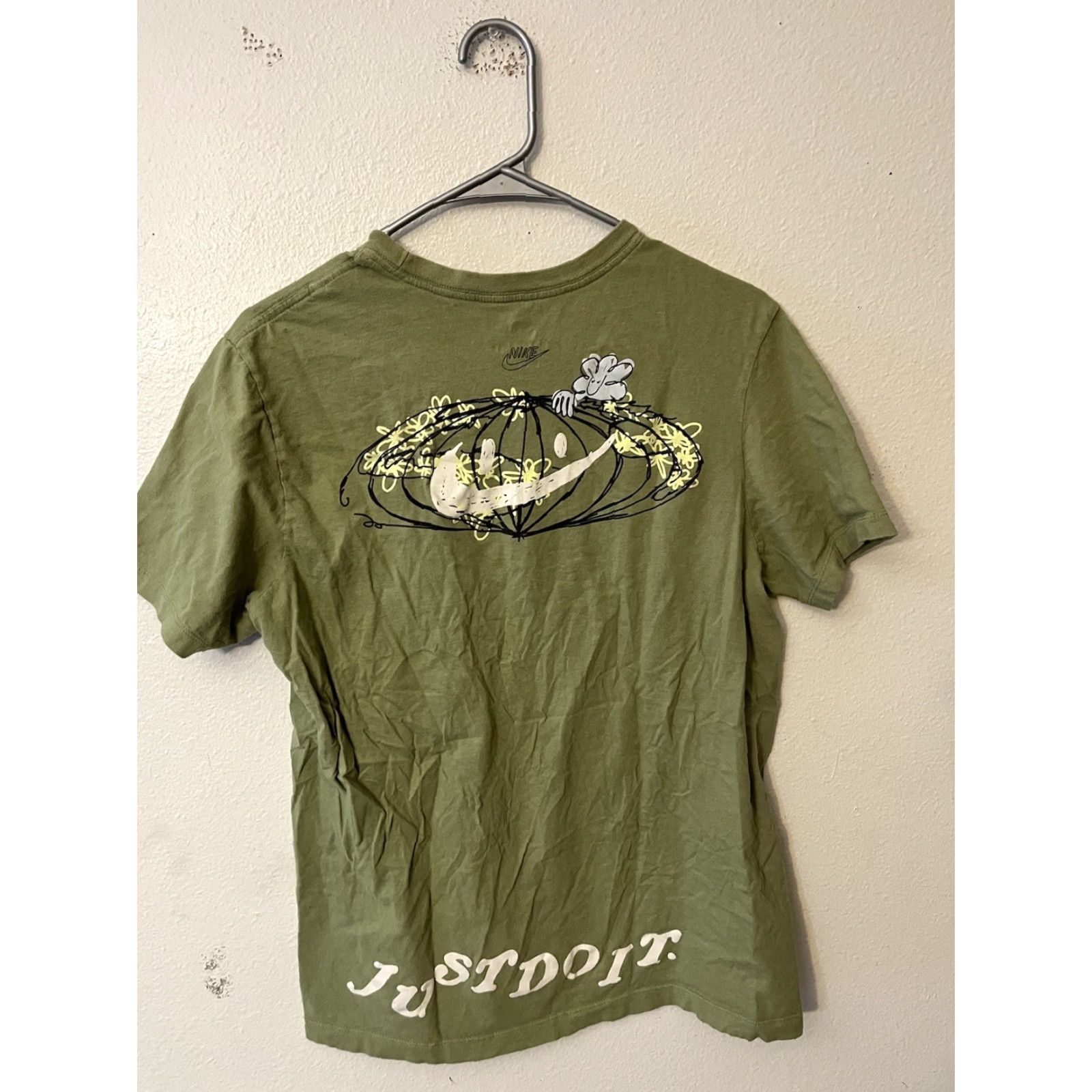 Nike NIKE SPORTSWEAR JDI My Friends Tee MEN'S OLIVE WHITE T-SHIRT M Nike Casual Graphic Print Short Sleeve Crew Neck 100% Cotton Vintage? No Size US M / EU 48-50 / 2 - 3 Thumbnail