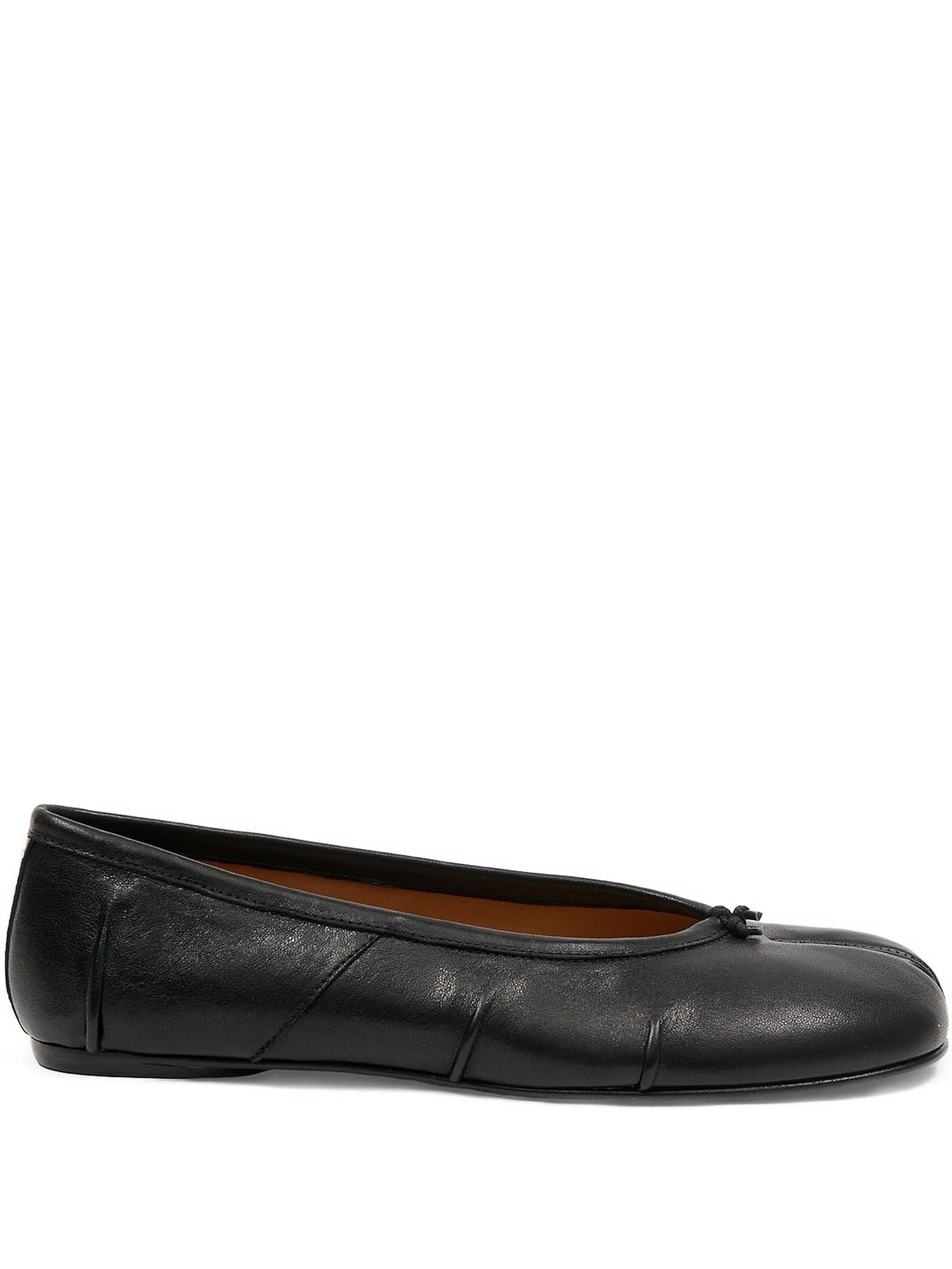 o1bcso1str0226 Tabi Ballerina Flats in Black
