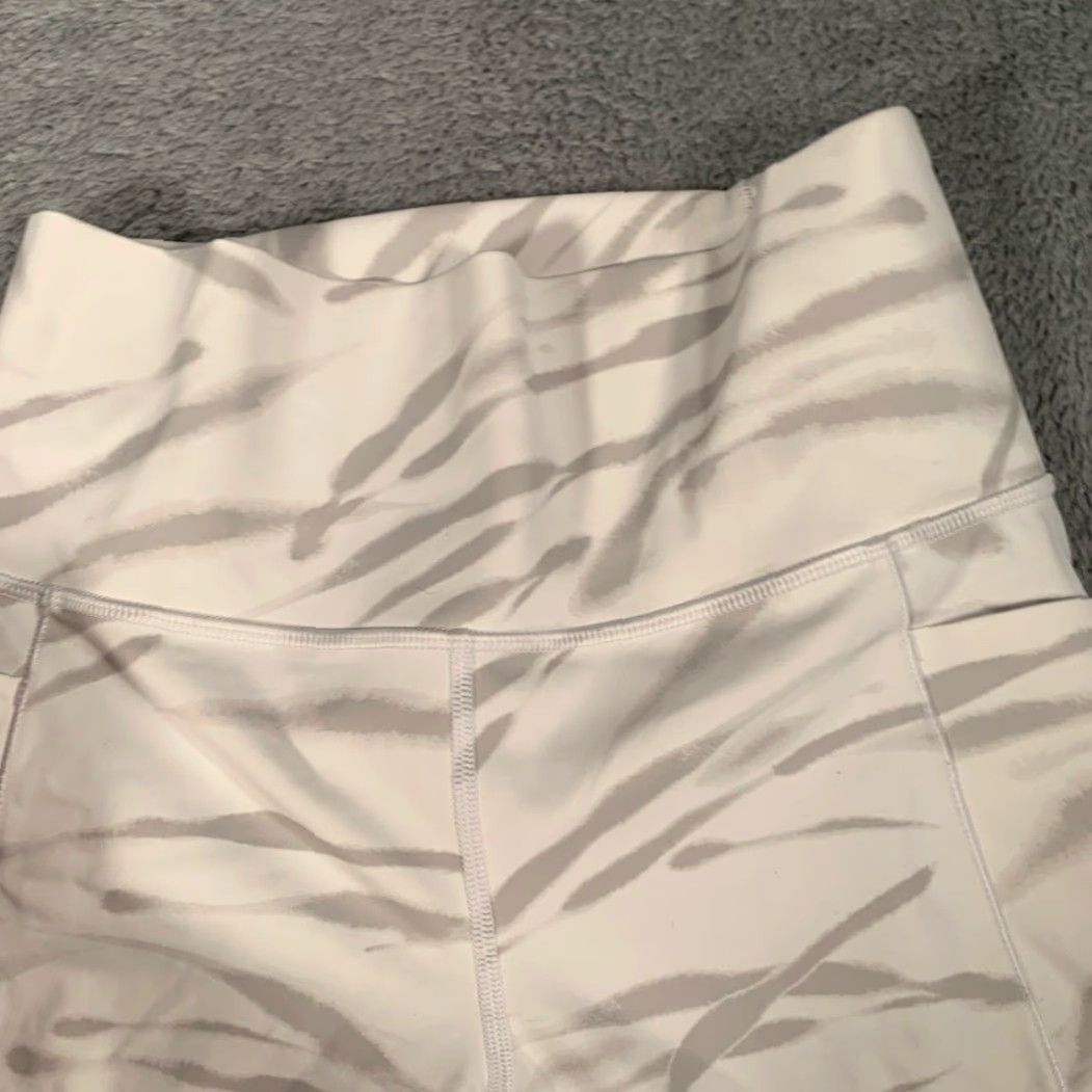 Athleta Athleta Salutation Stash Pocket II 7/8 Tight Leggings S White Women Regular Small Ankle Size 28" / US 6 / IT 42 - 2 Thumbnail