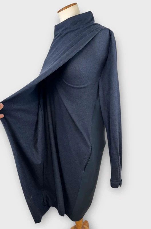 Loro Piana LORO PIANA She is wearing a cashmere dress Size M / US 6-8 / IT 42-44 - 5 Thumbnail
