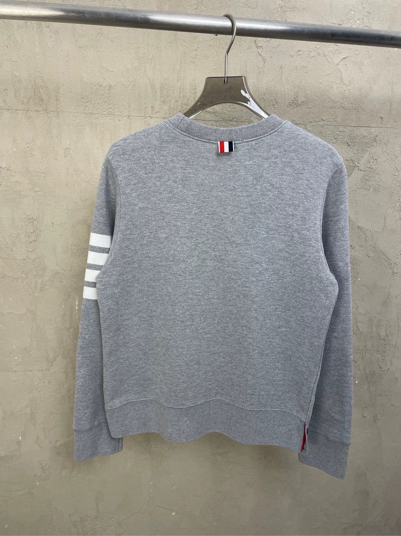 Thom Browne Thom browne Gray four-striped round-neck sweatshirt 2504-Ne Size US S / EU 44-46 / 1 - 2 Thumbnail