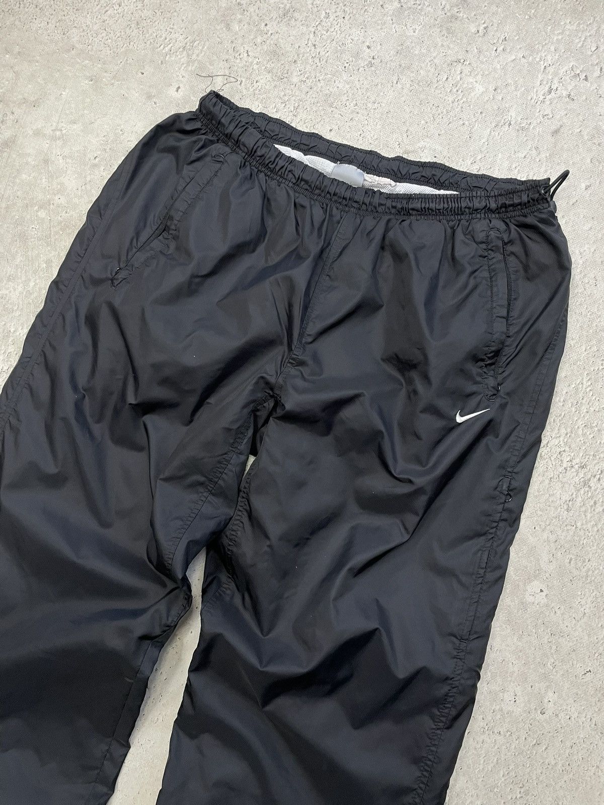 Nike Nike drill nylon pants minimal logo sport streetwear style Size US 34 / EU 50 - 2 Thumbnail