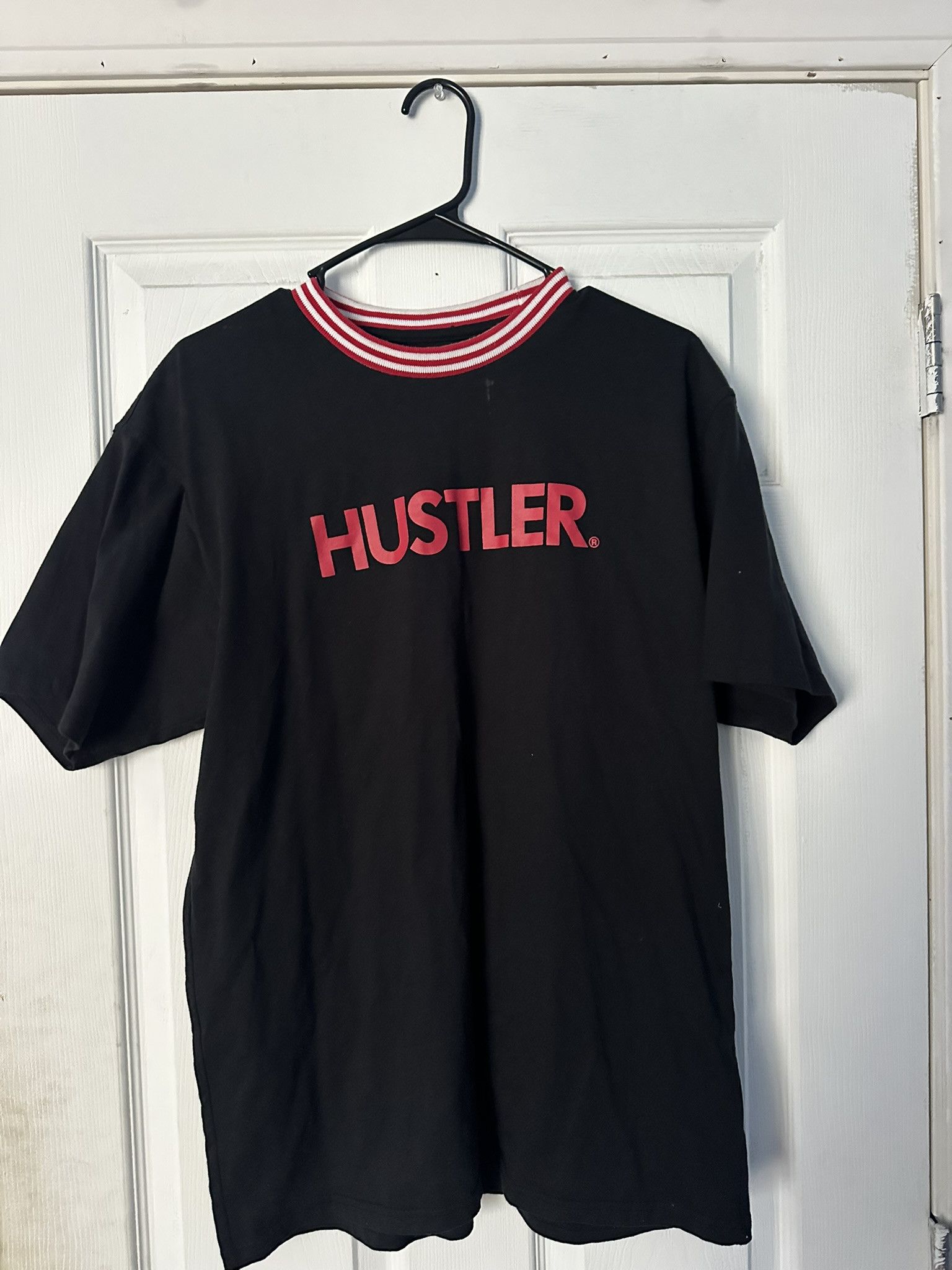 Fashion Nova Fashion Nova "Hustler" Black Graphic Tee with Red Accents Size US L / EU 52-54 / 3 - 1 Thumbnail