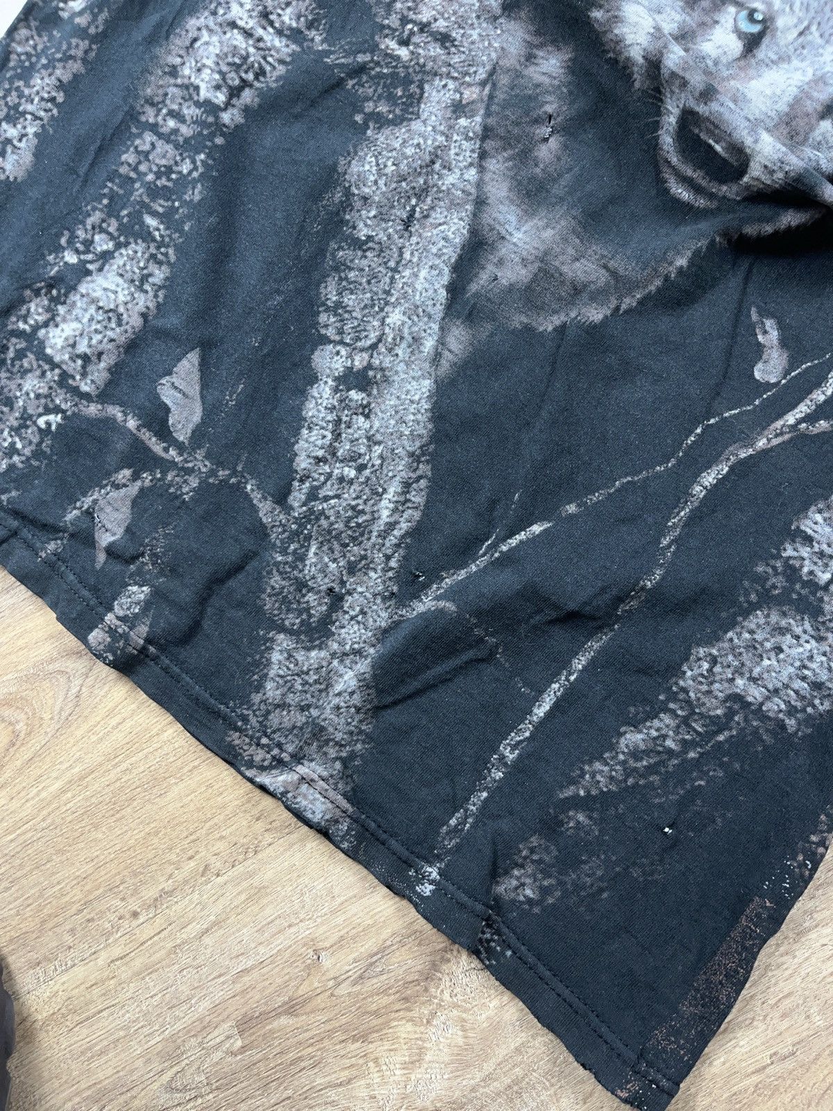 Vintage ➕ Vintage y2k trashed wolf animal t-shirt aop distressed Size US L / EU 52-54 / 3 - 4 Thumbnail