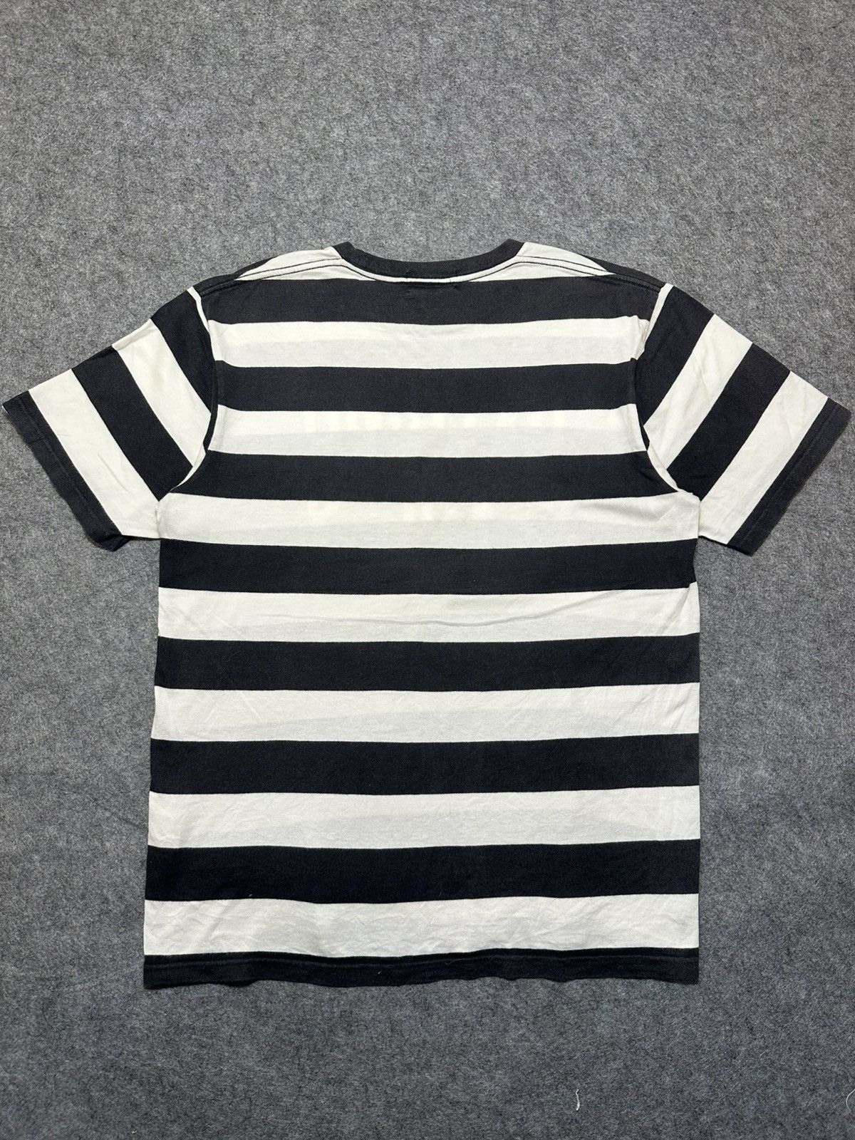 Bape A Bathing Ape t-shirt a rubber printed "BATHING APE". Size US L / EU 52-54 / 3 - 3 Thumbnail