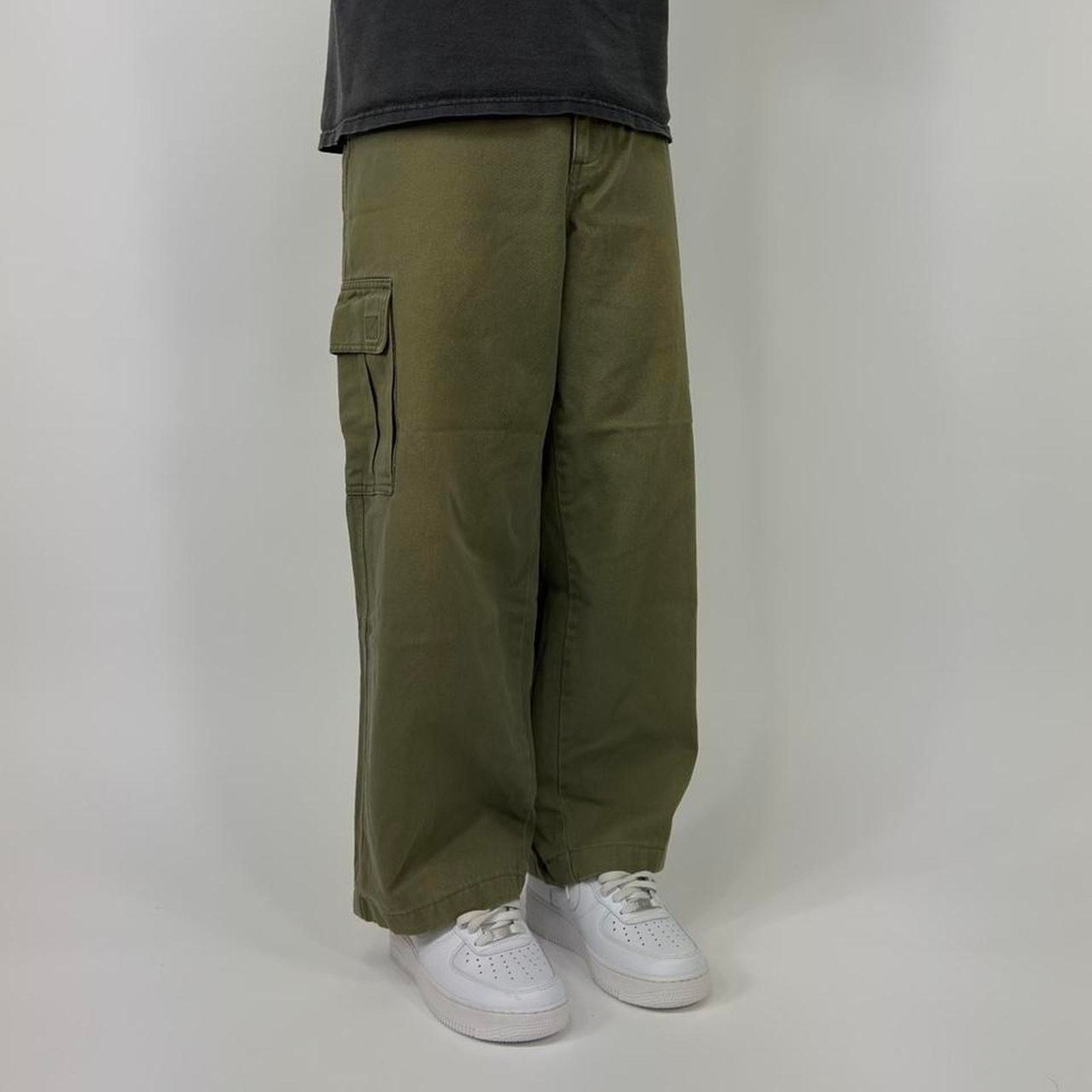Japanese Brand × Vintage Baggy Y2K Faded Olive Green Cargo Workwear Pants Size US 36 / EU 52 - 2 Thumbnail