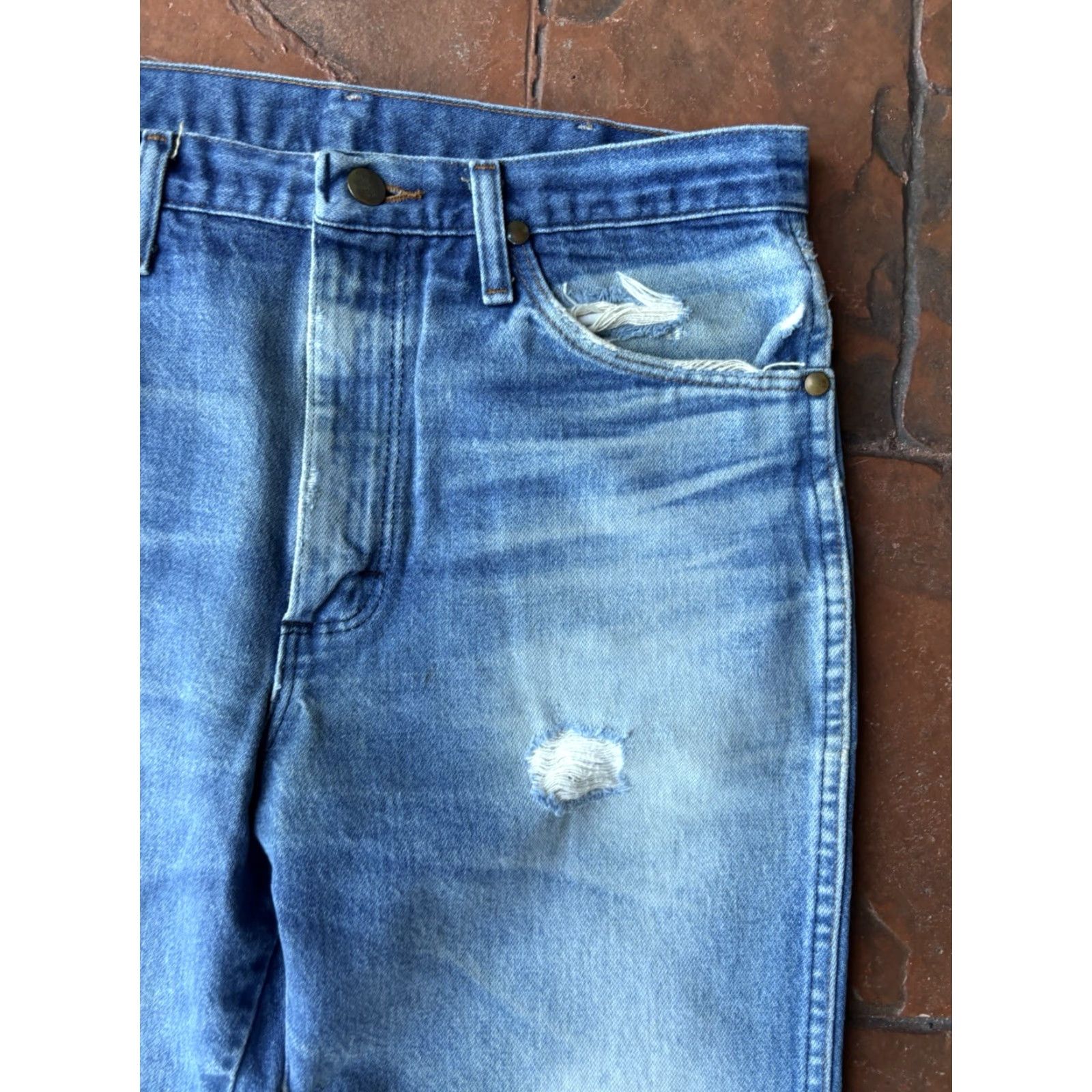 Wrangler VINTAGE Wrangler Jeans Men 33x32 Denim Distressed 80s 90s USA Western Straight Style Blue Cotton 5-Pocket Mens Size US 33 - 5 Thumbnail