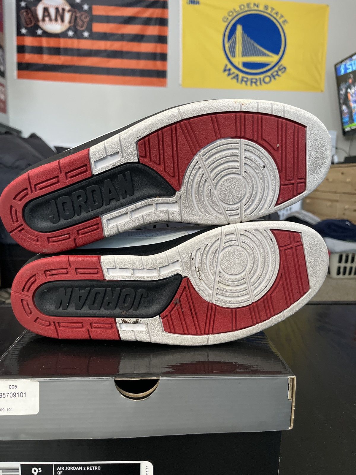 Jordan Brand Air Jordan 2 Chicago/QF 2010 Size US 9.5 / EU 42-43 - 5 Thumbnail