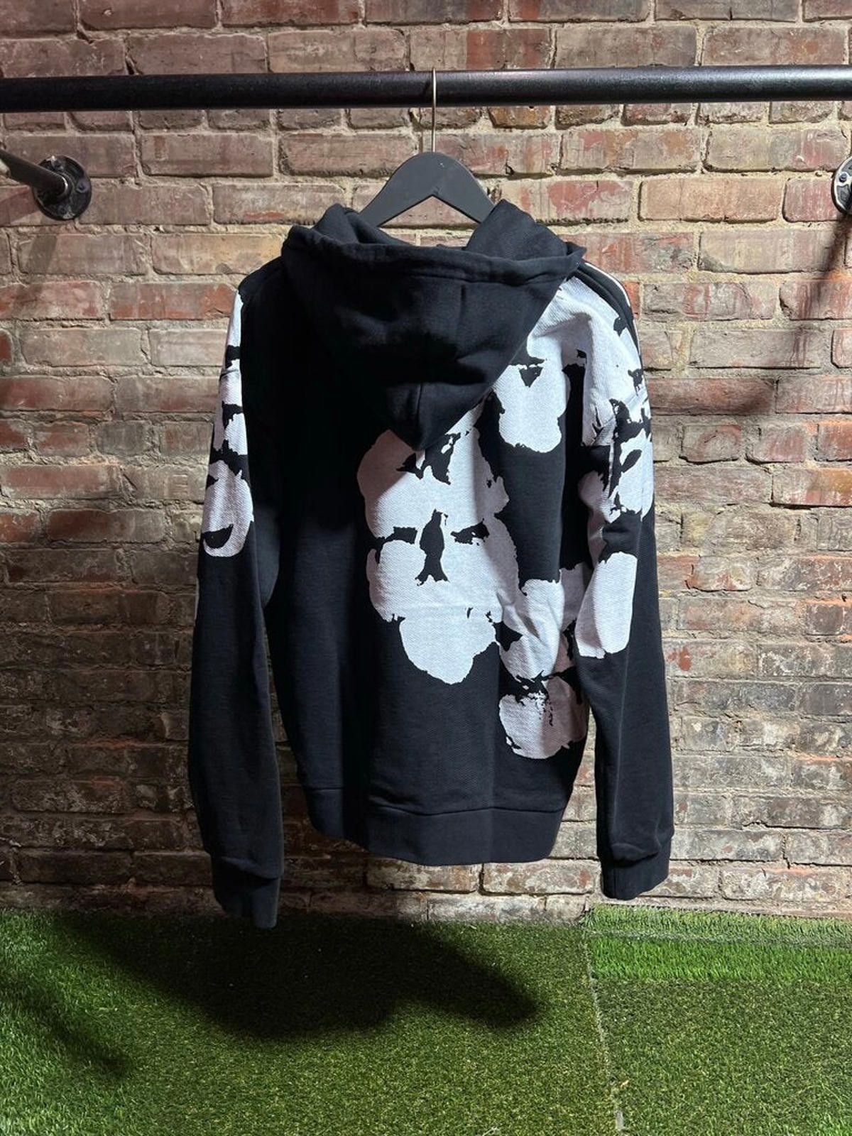 DENIM TEARS Denim Tears Black/White Big Cotton Wreath Sz. M Size ONE SIZE - 2 Thumbnail