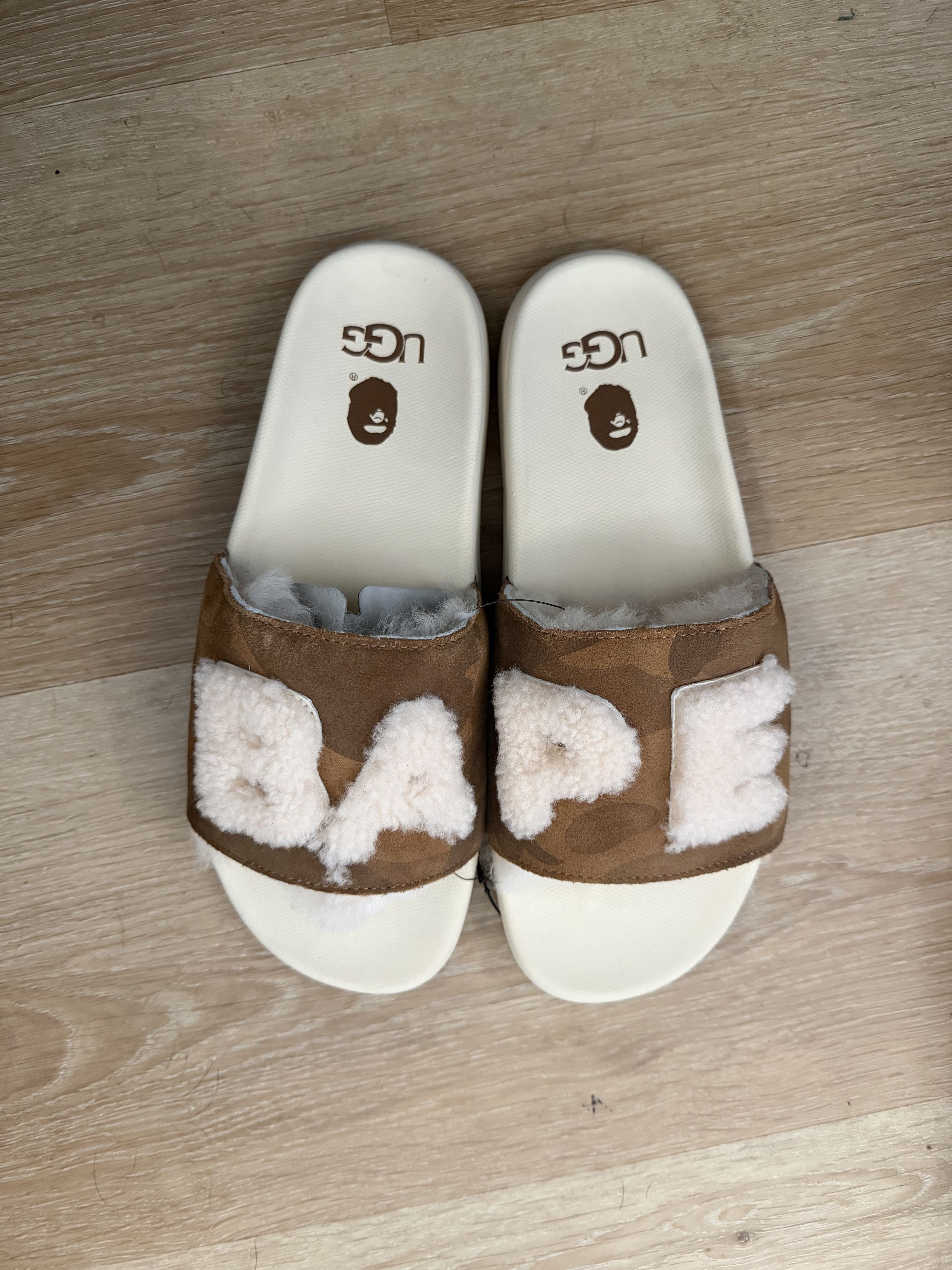 Bape × Ugg BAPE X UGG Xavier Fur Logo Slide Chestnut Size US 9 / EU 42 - 2 Thumbnail