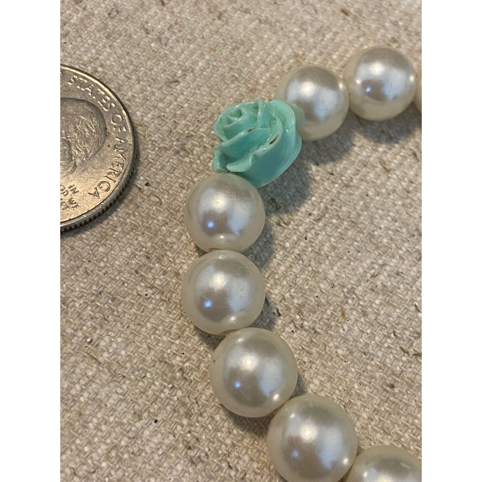 Handmade mint green and white faux pearl bracelet Size ONE SIZE - 4 Thumbnail