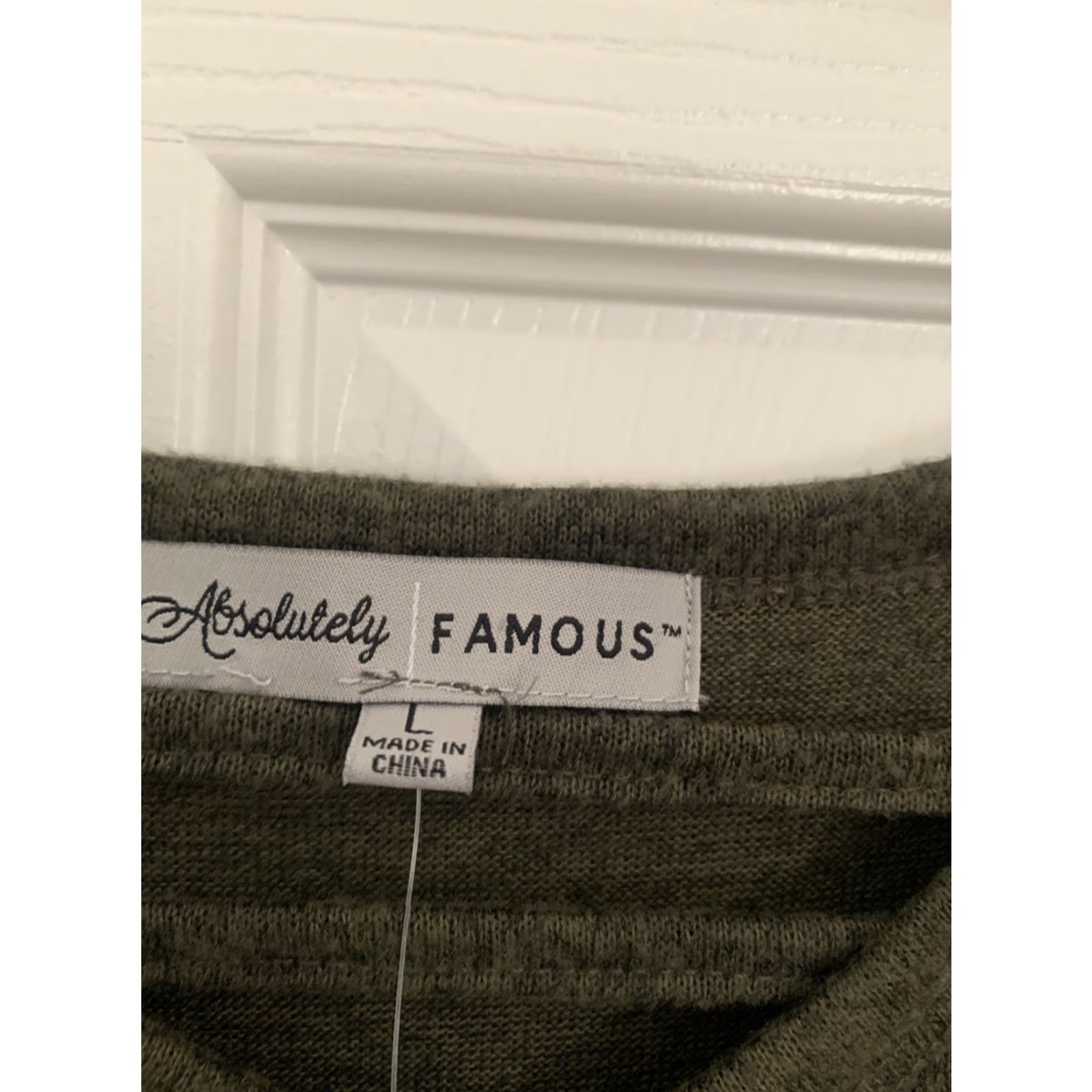 Vintage Absolutely Famous Women’s Olive Long Sleeve V Neck Sweater L Size L / US 10 / IT 46 - 4 Thumbnail