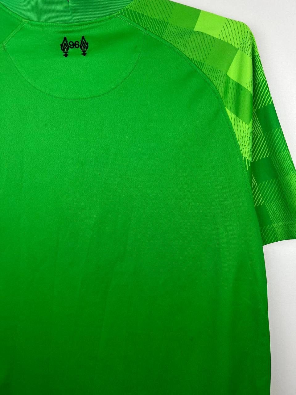 Vintage Liverpool Nike jersey t-shirts size M Size US M / EU 48-50 / 2 - 9 Thumbnail