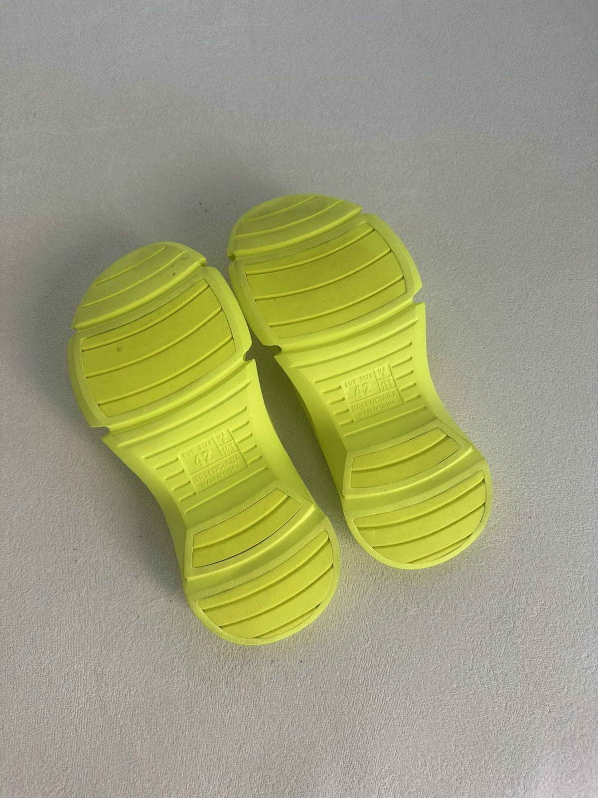 Balenciaga Balenciaga Mold Rubber Slides Yellow Fluorescent Size US 9 / EU 42 - 3 Thumbnail