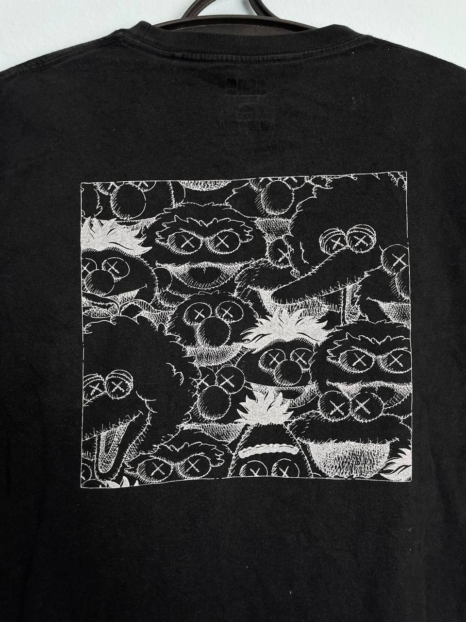 Kaws × Vintage Kaws The Sesame Street Tee T-shirt Box Logo Printed Size US L / EU 52-54 / 3 - 2 Thumbnail