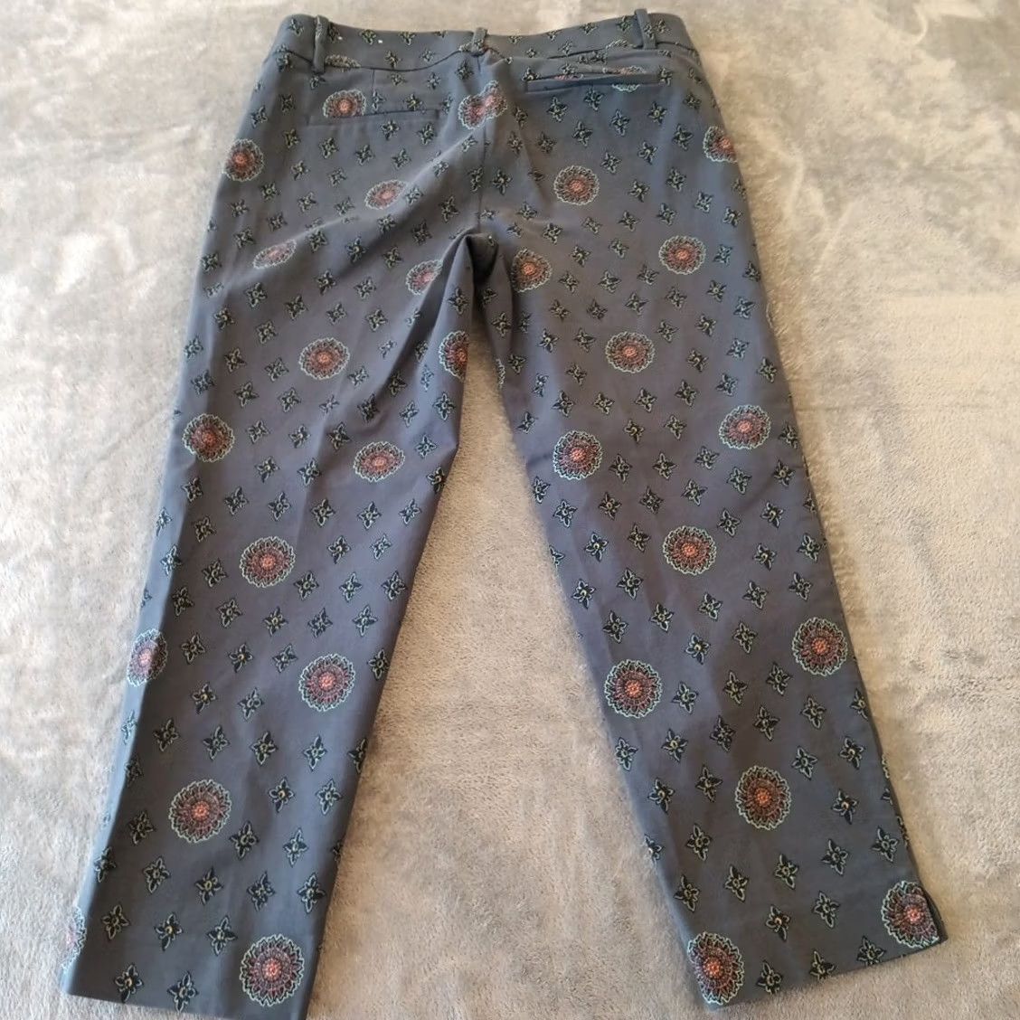 Ann Taylor Ann Taylor Loft Riviera Cropped Pants Womens Size 6 Gray Geometric Size 28" / US 6 / IT 42 - 2 Thumbnail