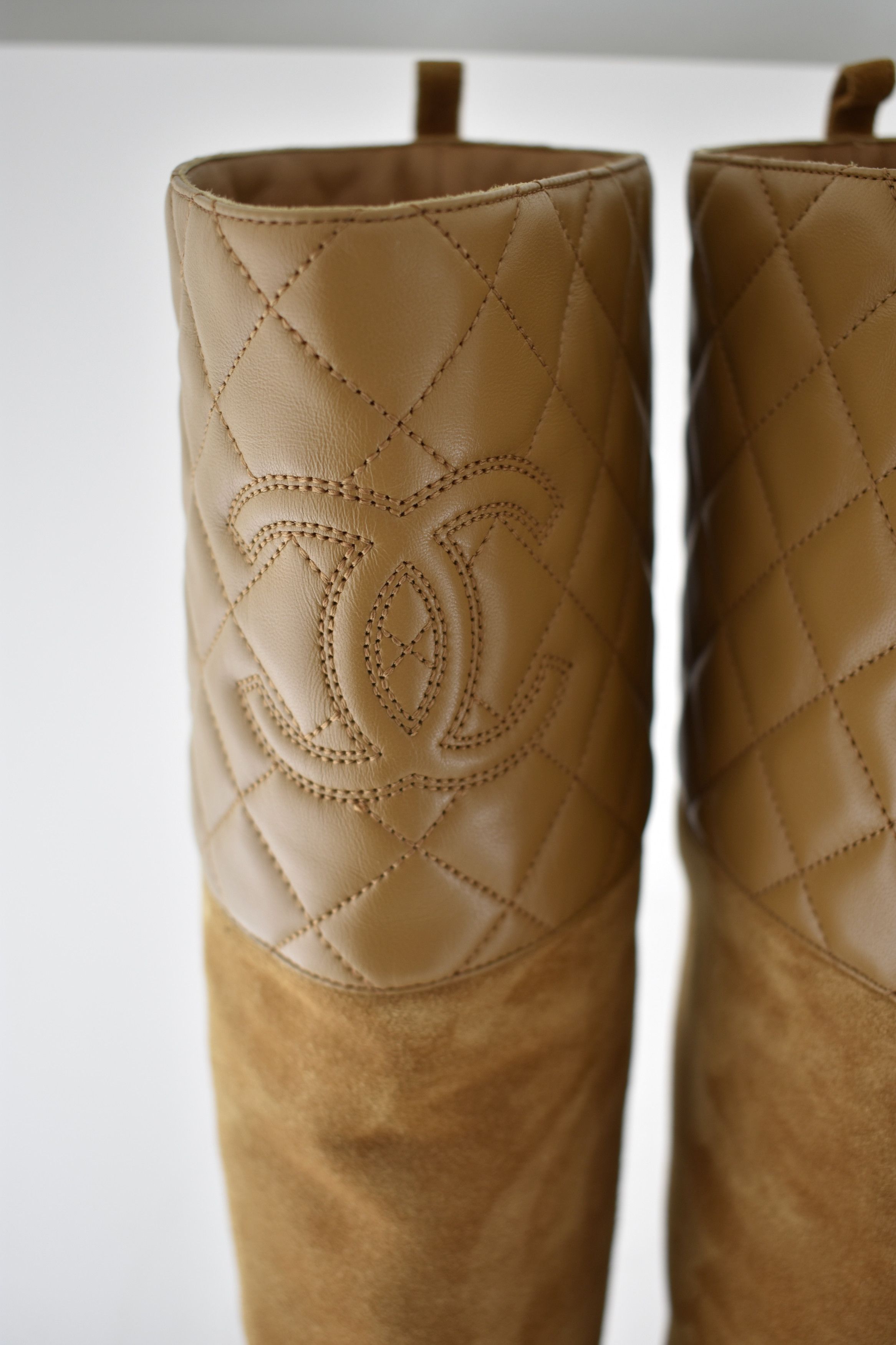 Chanel Chanel 23B Beige Quilted CC Logo Knee High Heel Boots 39 Size US 9 / IT 39 - 10 Thumbnail
