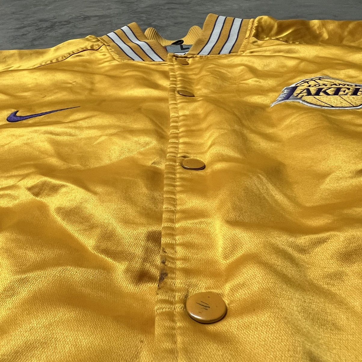 NBA × Vintage Vintage 2000’s NBA Los Angeles Lakers Team Nike Satin Jacket Size US L / EU 52-54 / 3 - 9 Thumbnail