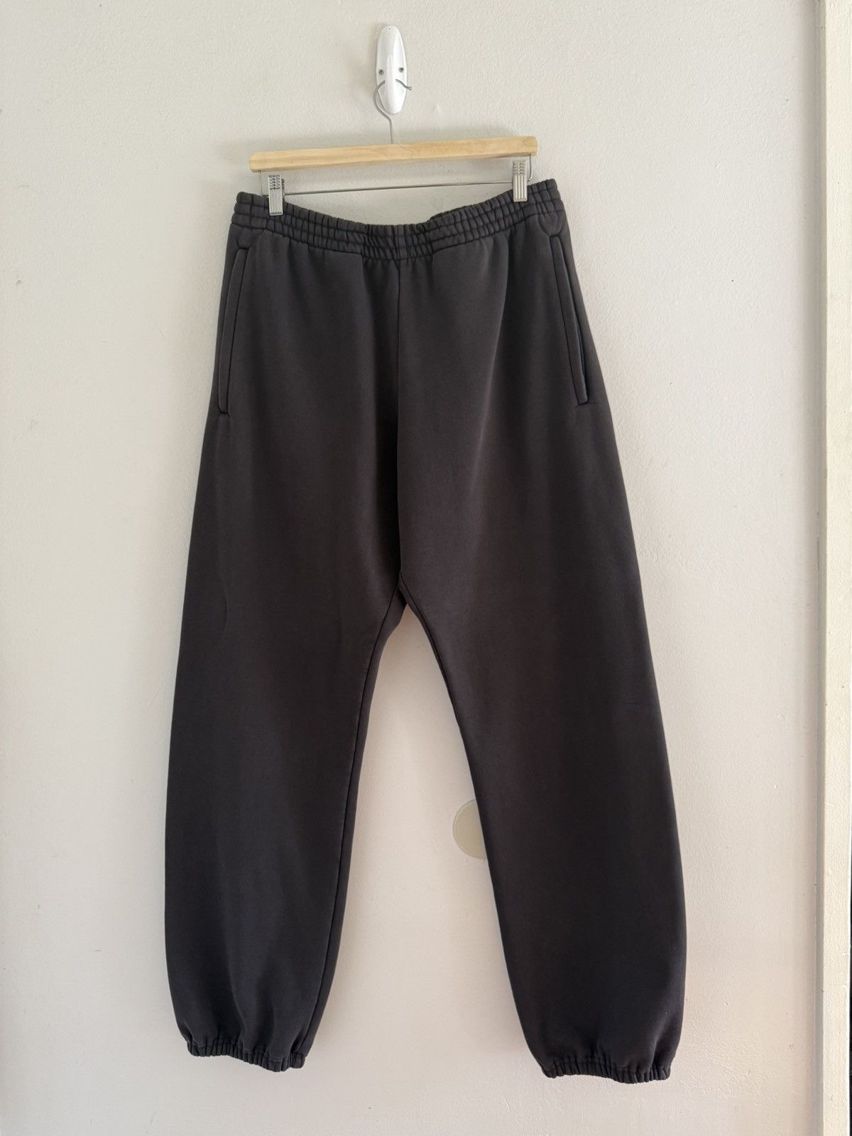 パンツ Yeezy Gap by Balenciaga Fitted Pants Yeezy Gap Engineered By Balenciaga SS22 Fitted Sweatpants