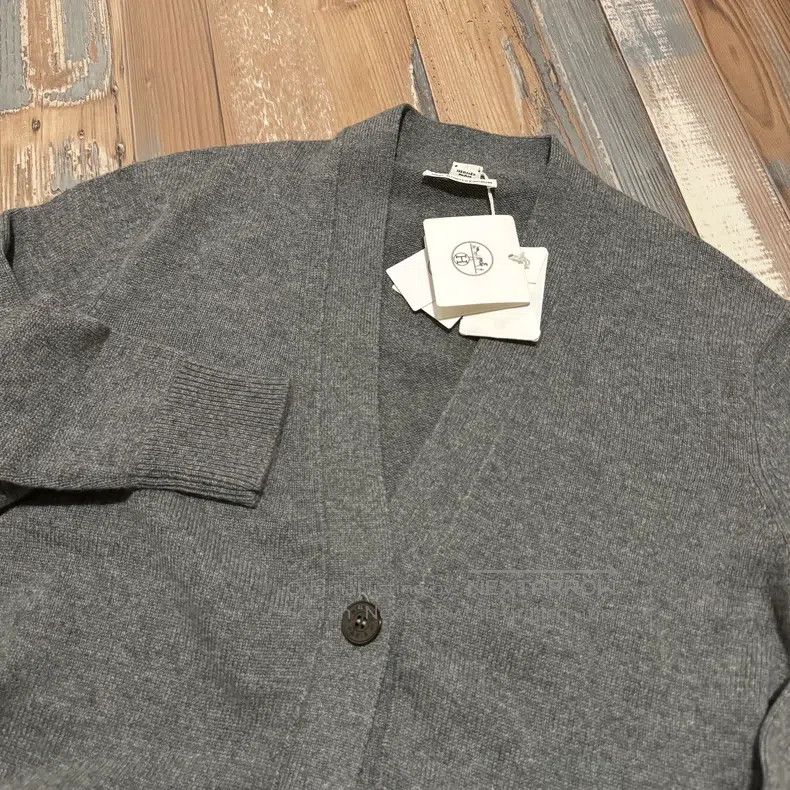 Hermes Hermes 100% cashmere gray cardigan, V-neck, long-sleeved, Size XXS / US 00 / IT 34 - 7 Thumbnail