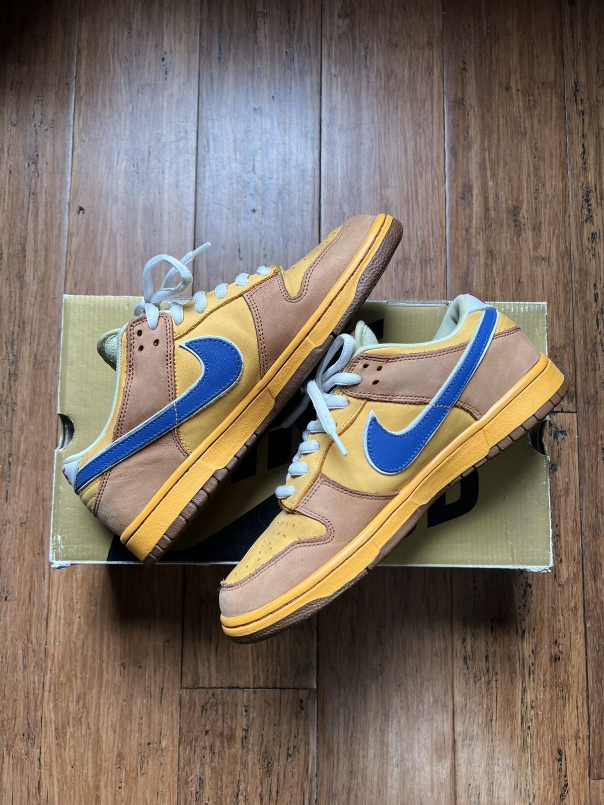 Nike SB Nike SB Dunk Low ‘Newcastle Brown Ale’ Size US 9.5 / EU 42-43 - 2 Thumbnail