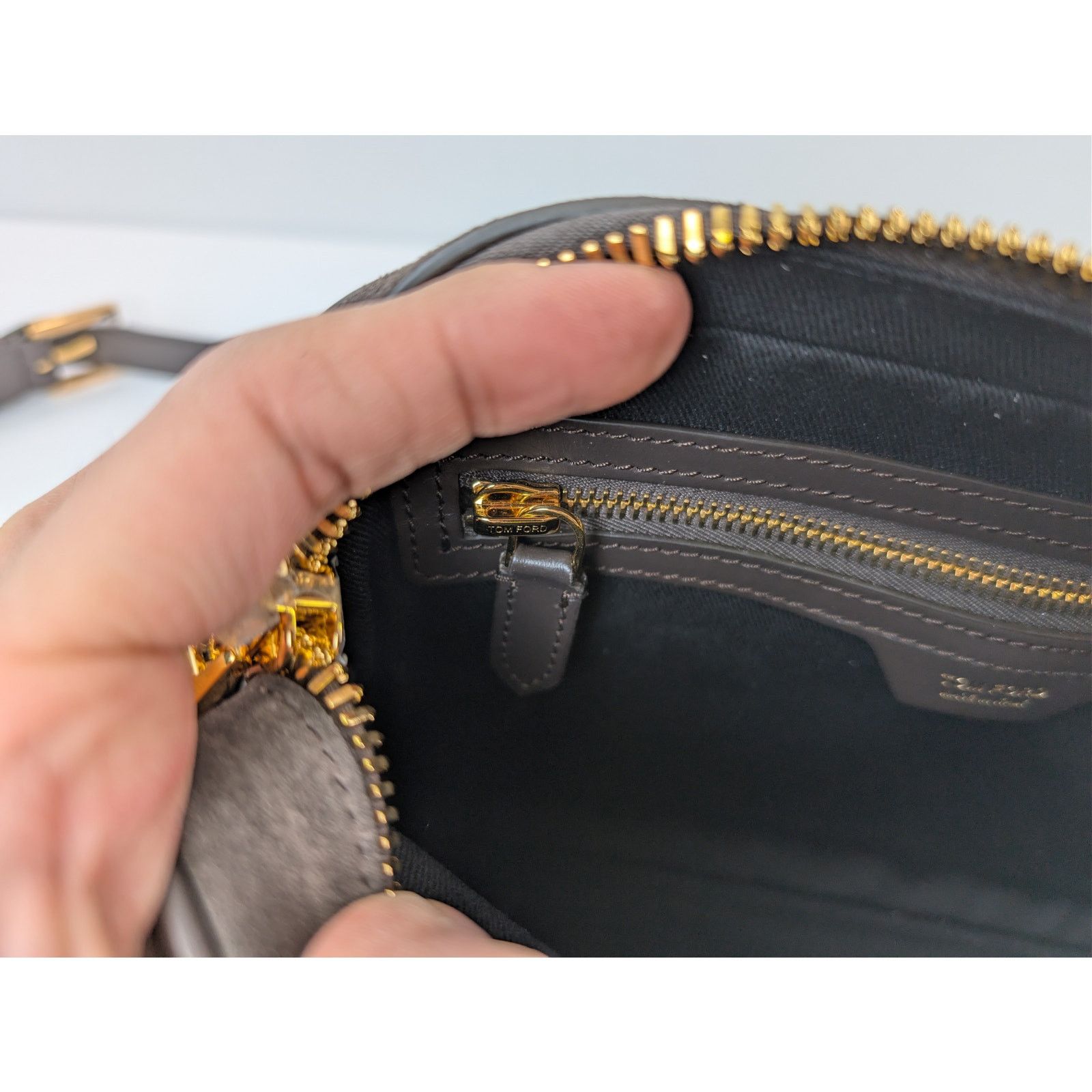 Tom Ford o1rshd1 Logo-Embossed Leather Messenger Bag in Brown Size ONE SIZE - 20 Thumbnail