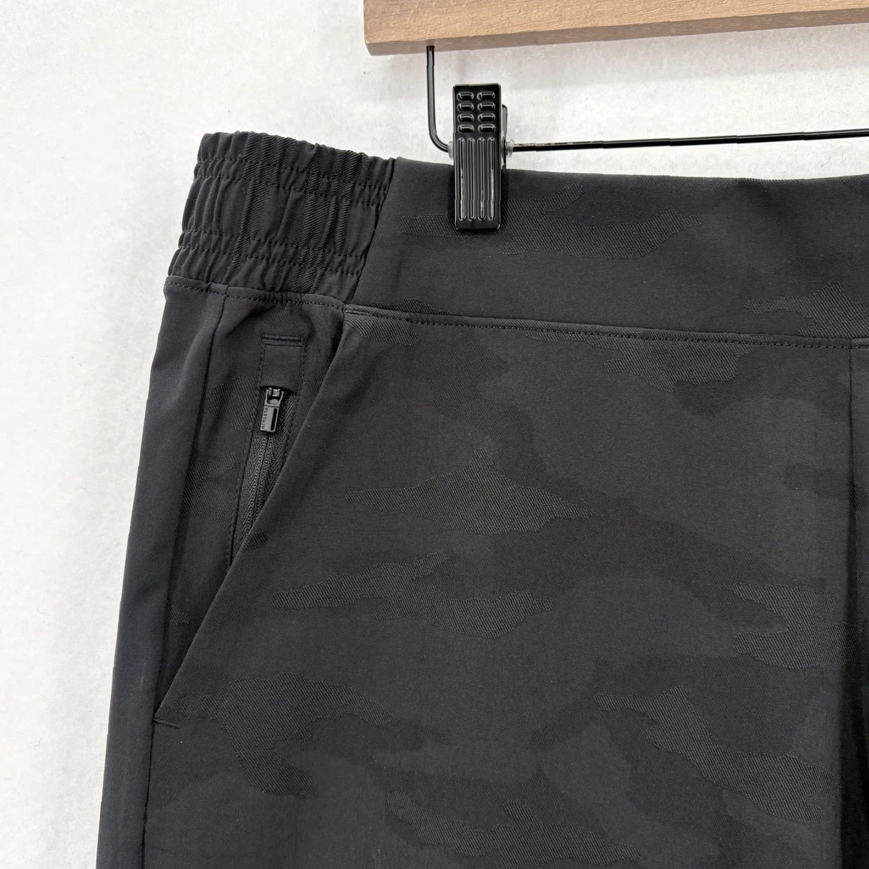 Athleta VINTAGE Athleta Jogger Pants Womens 16 Black Brooklyn Textured Camo Athletic Travel Gym Size 38" / US 16 / IT 52 - 3 Thumbnail