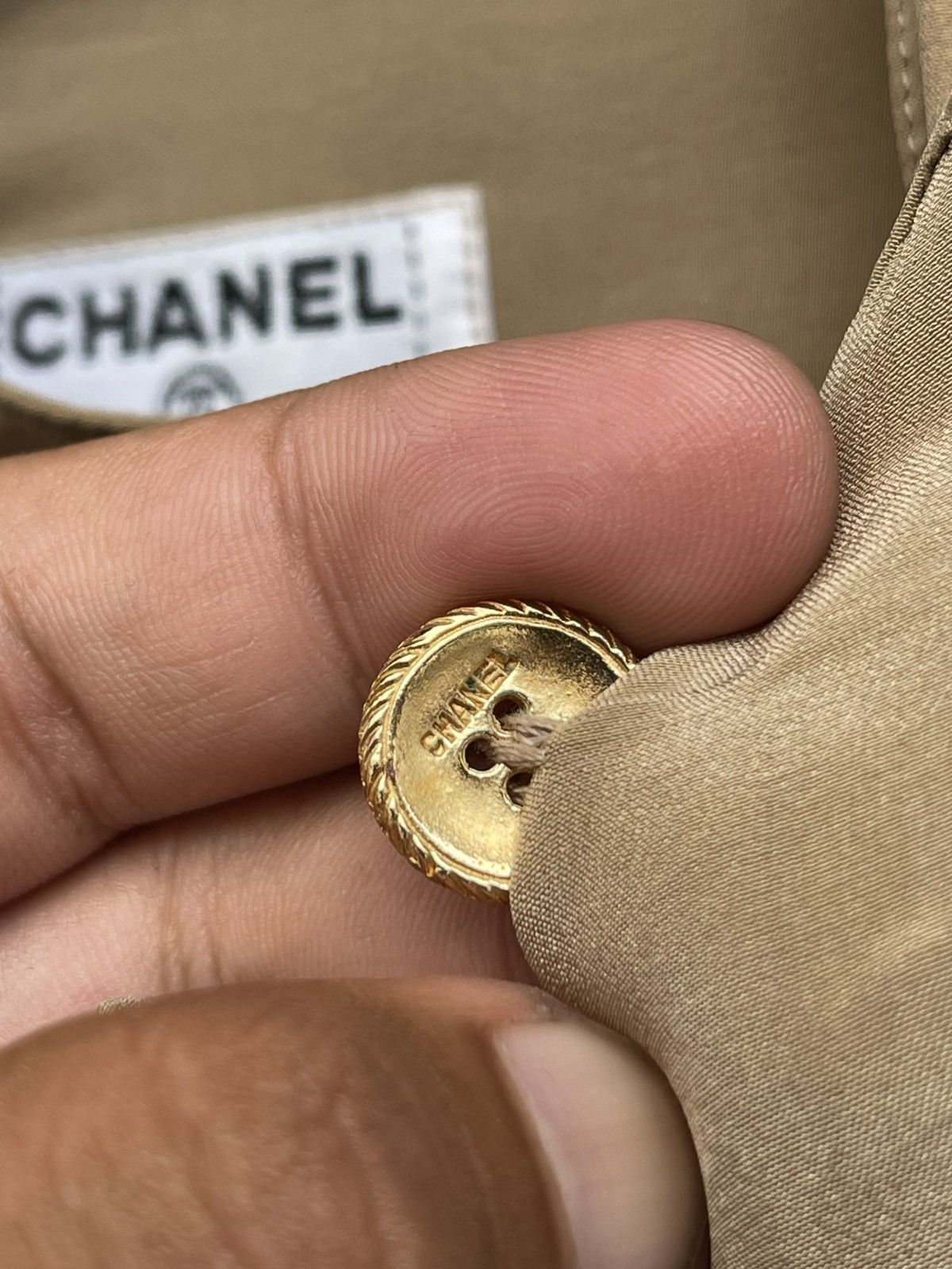 Chanel Vintage Chanel Double Gold Button Rayon Shirt Size M / US 6-8 / IT 42-44 - 7 Thumbnail