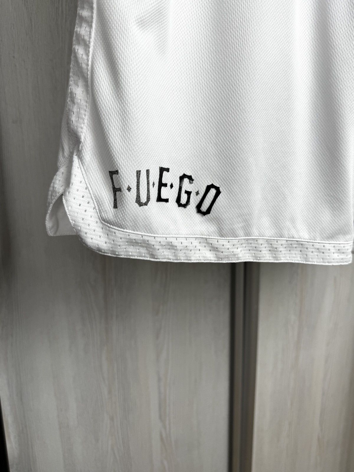 Marcelo Burlon Marcelo Burlon Fuego White Activewear Shorts size L Size US 34 / EU 50 - 3 Thumbnail