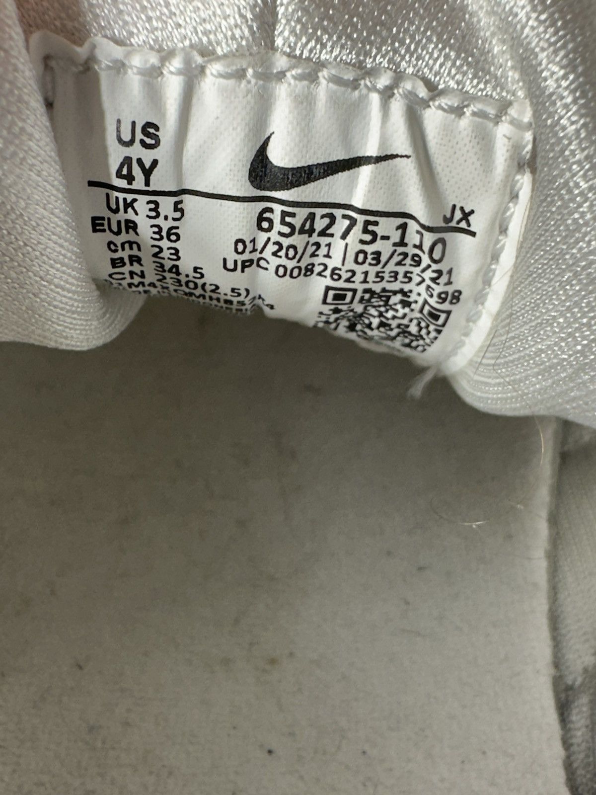 Nike Nike Huarache Run GS Whiteout White Sneakers Size US 5.5 / IT 35.5 - 7 Thumbnail