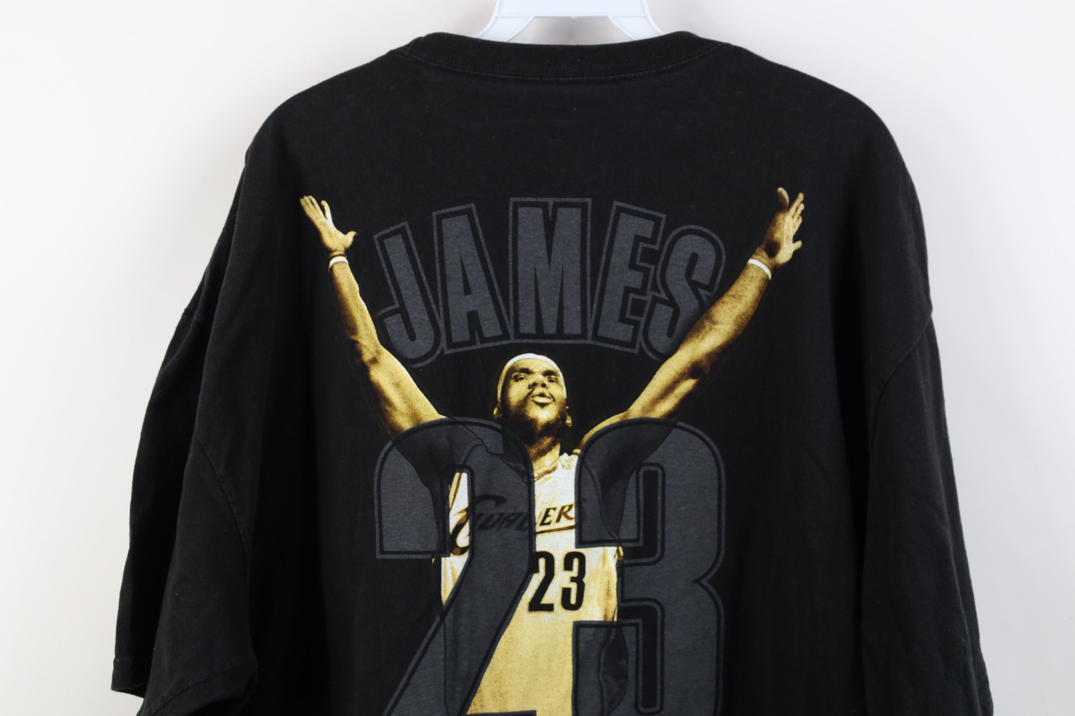 Majestic Vintage Majestic King James Lebron James Cleveland T-Shirt Size US XXL / EU 58 / 5 - 15 Thumbnail