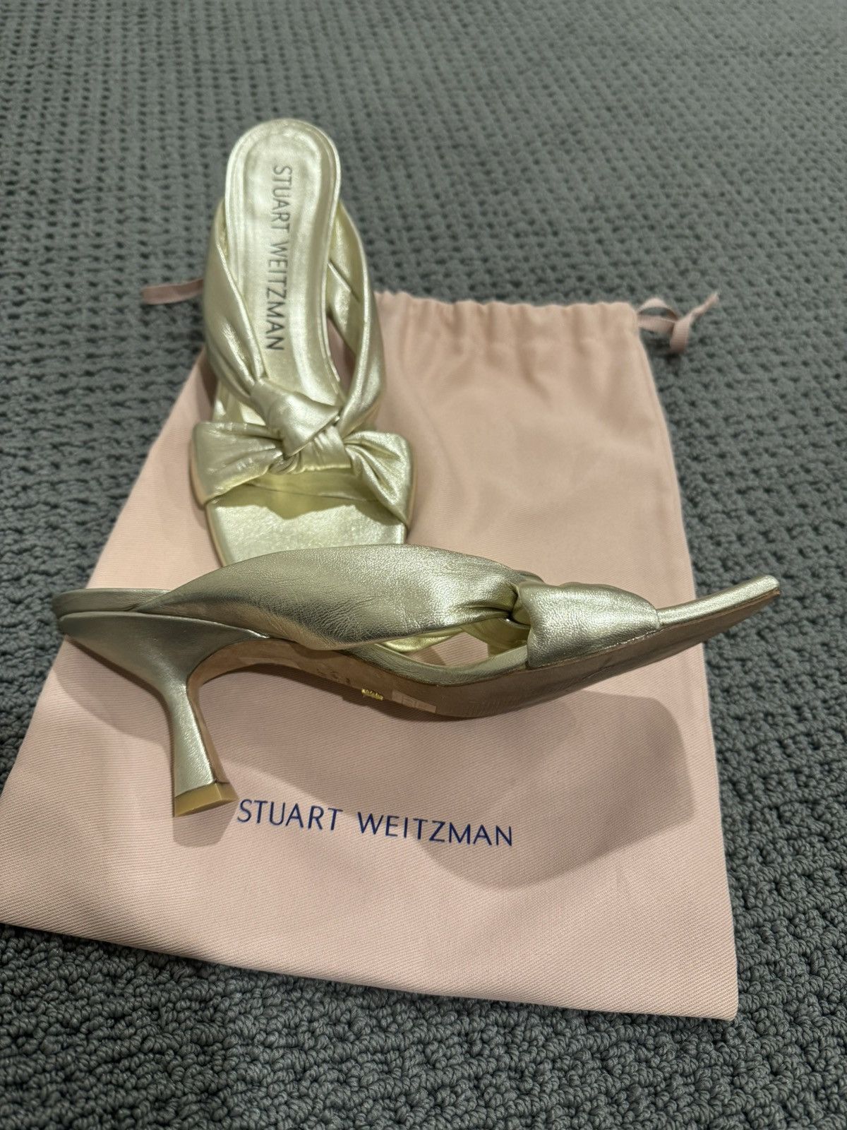 Stuart Weitzman Metallic leather in gold with glam bow Size US 8 / IT 38 - 2 Thumbnail