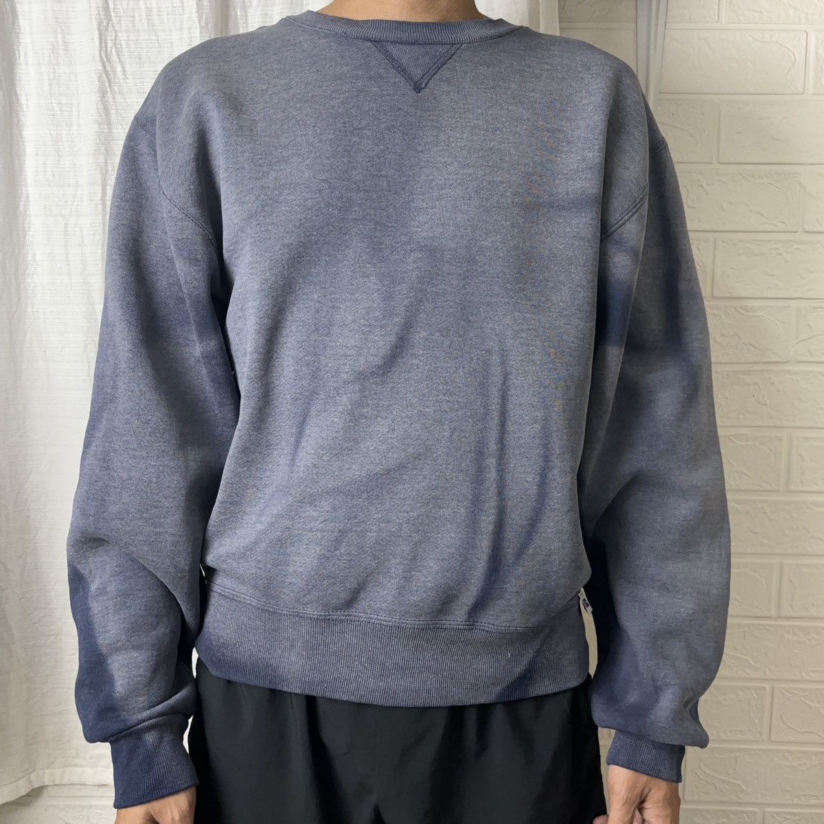 VINTAGE RUSSELL SUN FADED SWEATSHIRT