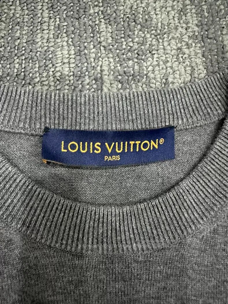 Louis Vuitton Louis Vuitton 25 New Dog Paws Grey Short Sleeve T-Shirt Size US S / EU 44-46 / 1 - 4 Thumbnail