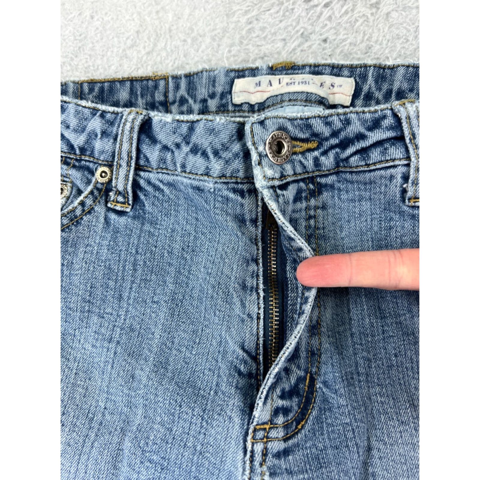 Vintage Maurices Jeans Womens 7 Blue Denim Flared Distressed 5-Pocket Cotton Blend Mid Rise 31 Inseam Size 28" / US 6 / IT 42 - 7 Thumbnail