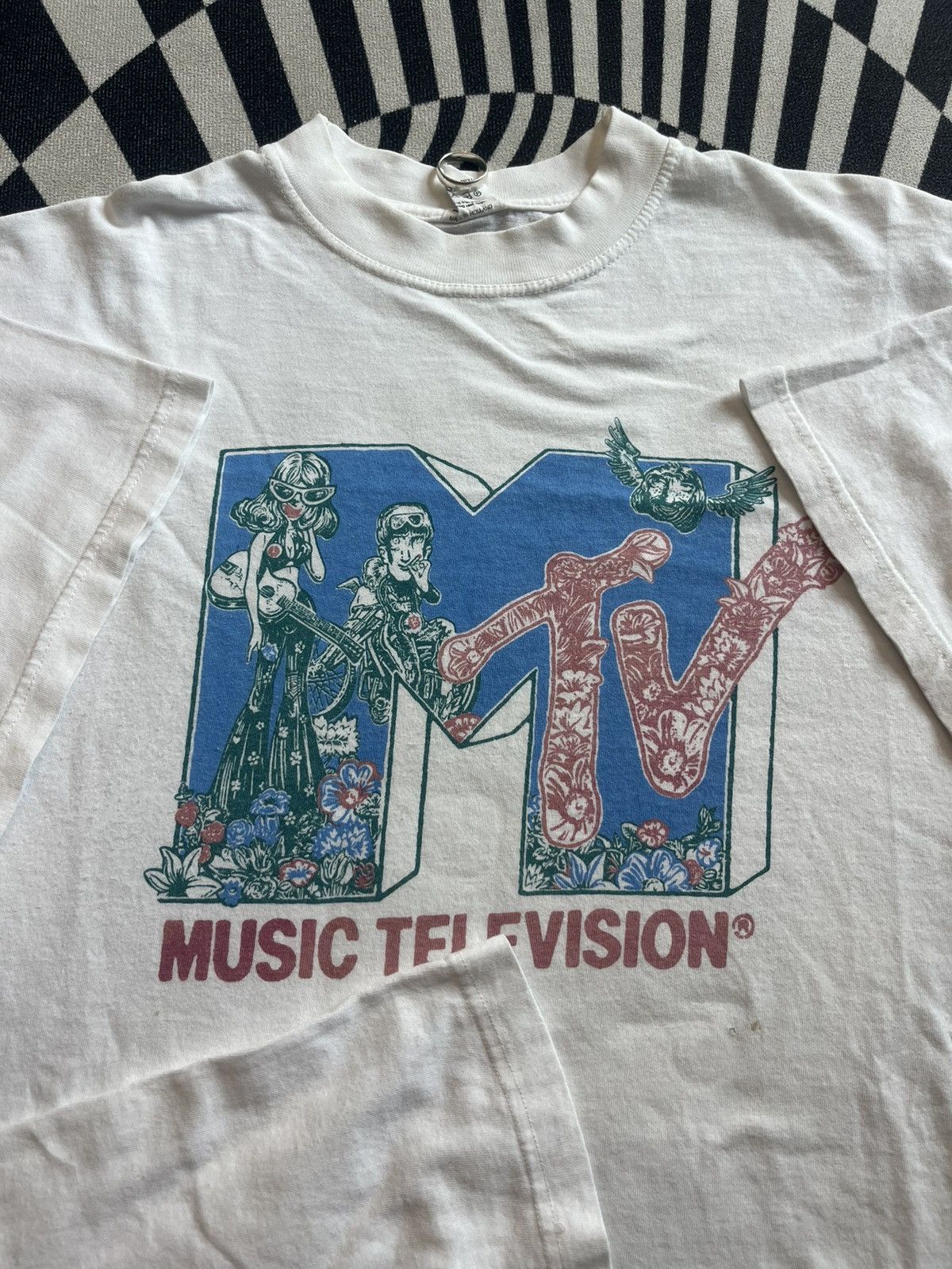 Mtv Vintage MTV music television Flower Power 90’s Tshirt Size US XL / EU 56 / 4 - 7 Thumbnail